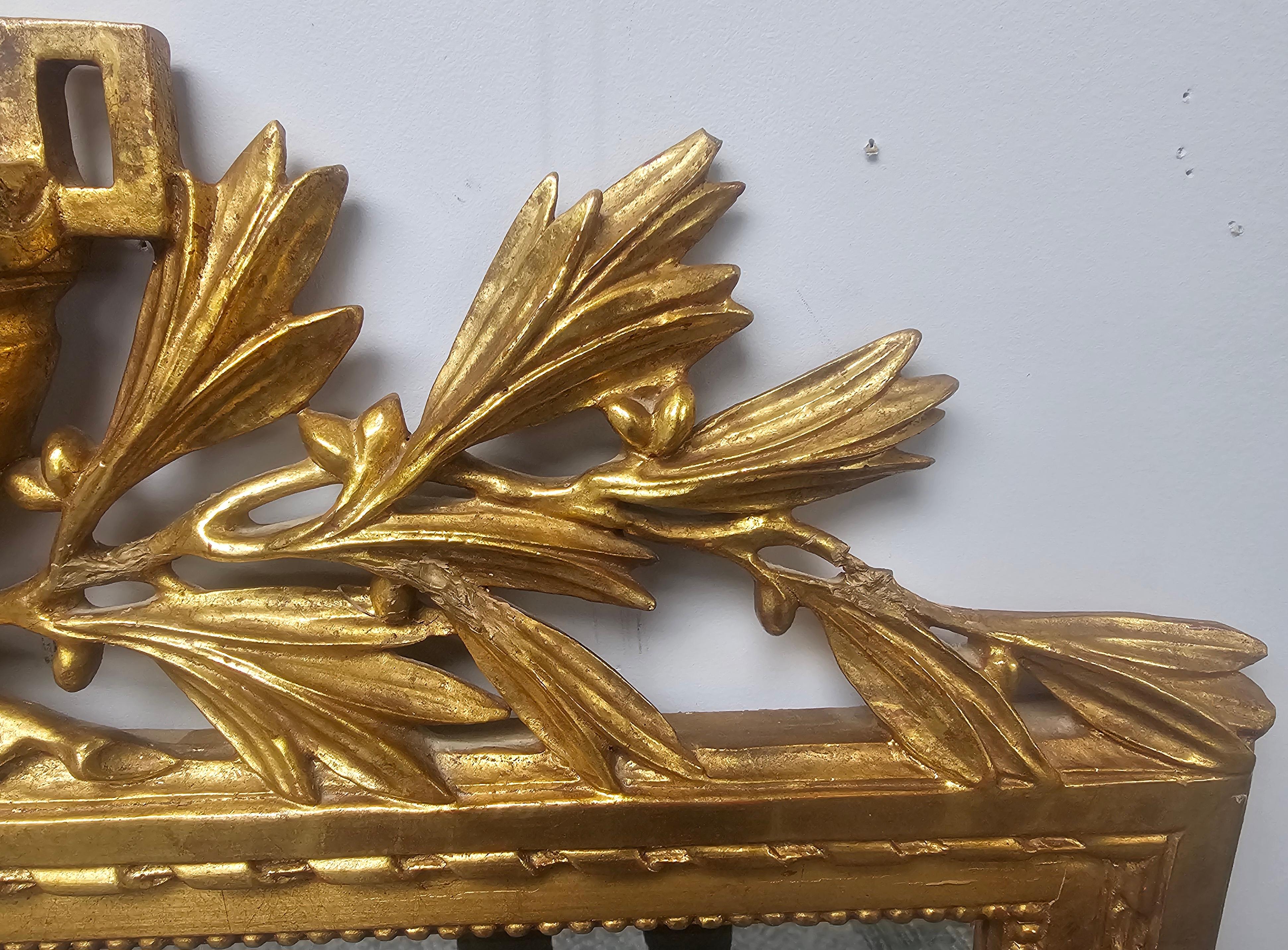 Miroir mural de style Louis XVI du 20e siècle avec cadre doré en vente 2