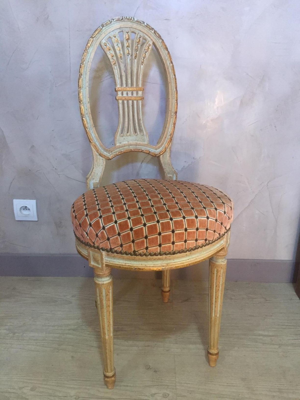 20th century French Louis XVI Style Mongolfiere Chair, 1920s In Good Condition In LEGNY, FR