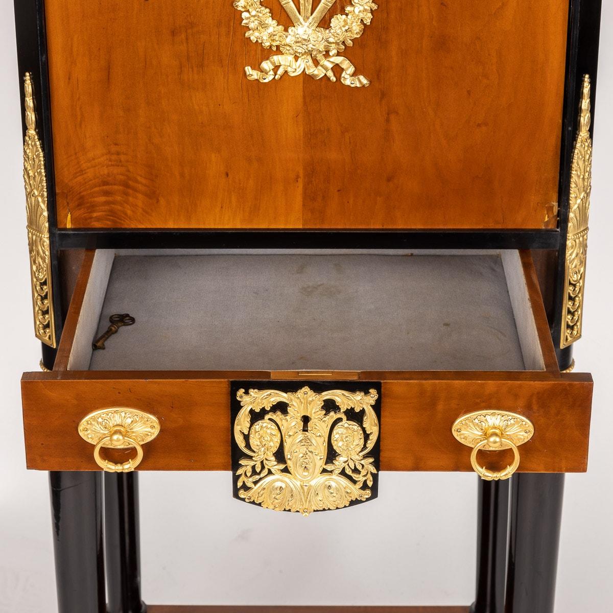 Meuble de rangement français du 20ème siècle de style Louis XVI en bronze doré, vers 1900 en vente 9