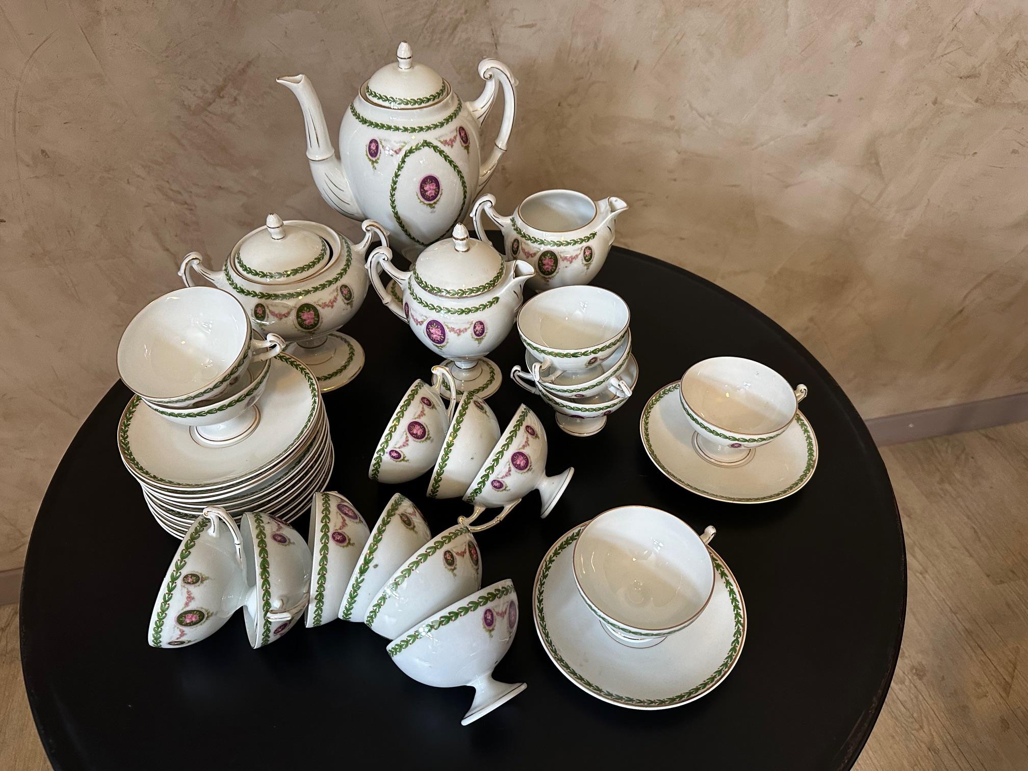 Service à café en porcelaine de style Louis XVI du 20e siècle  Bon état - En vente à LEGNY, FR
