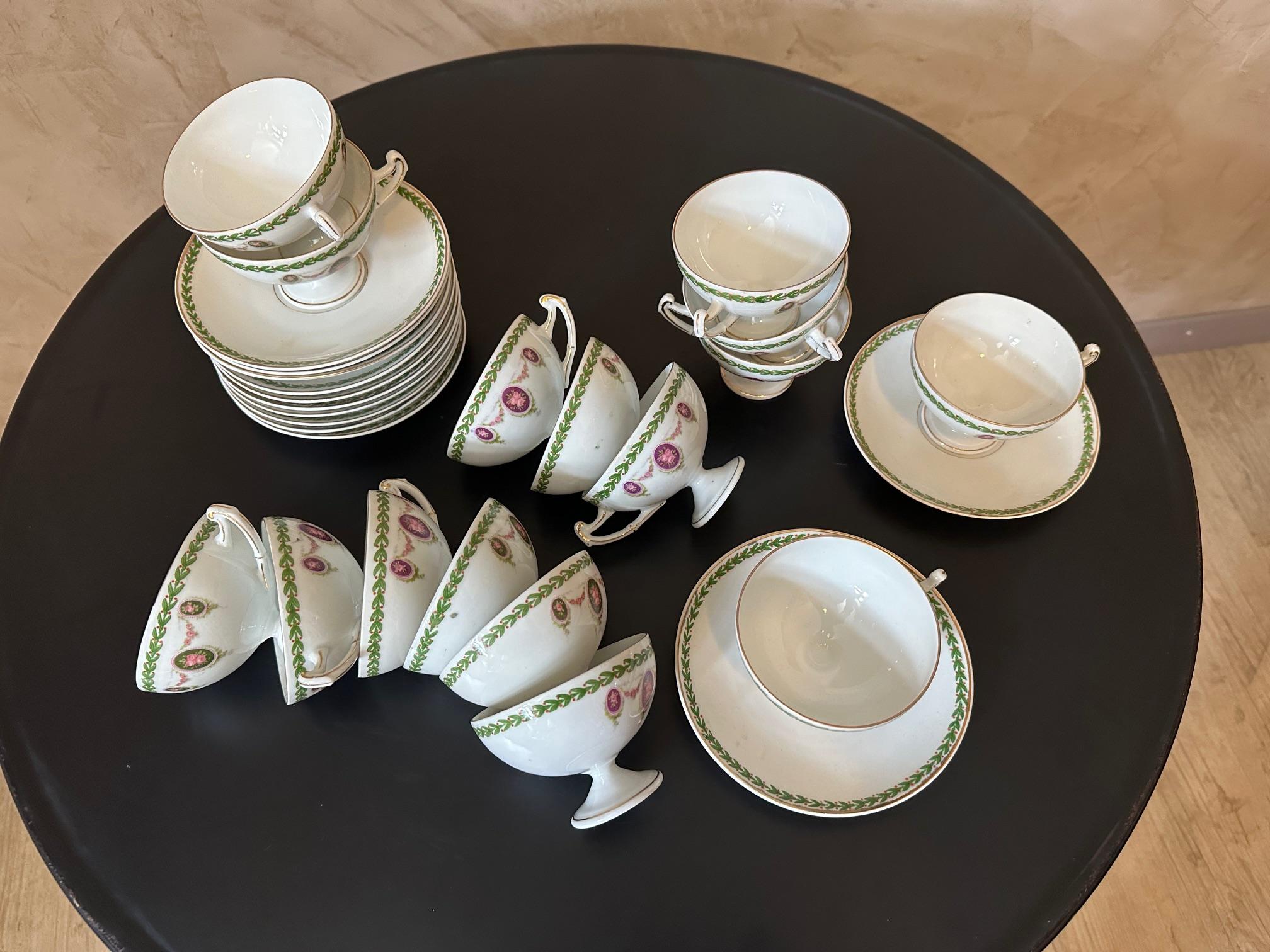 Service à café en porcelaine de style Louis XVI du 20e siècle  en vente 1