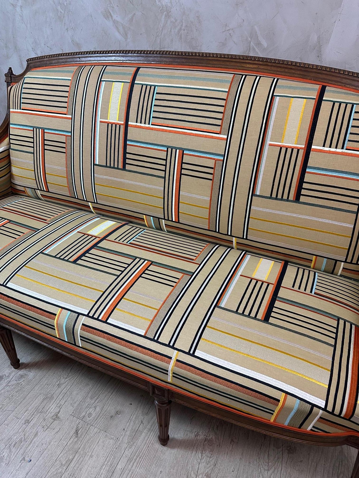 20ème siècle Français Style Louis XVI Canape retapissé en vente 11