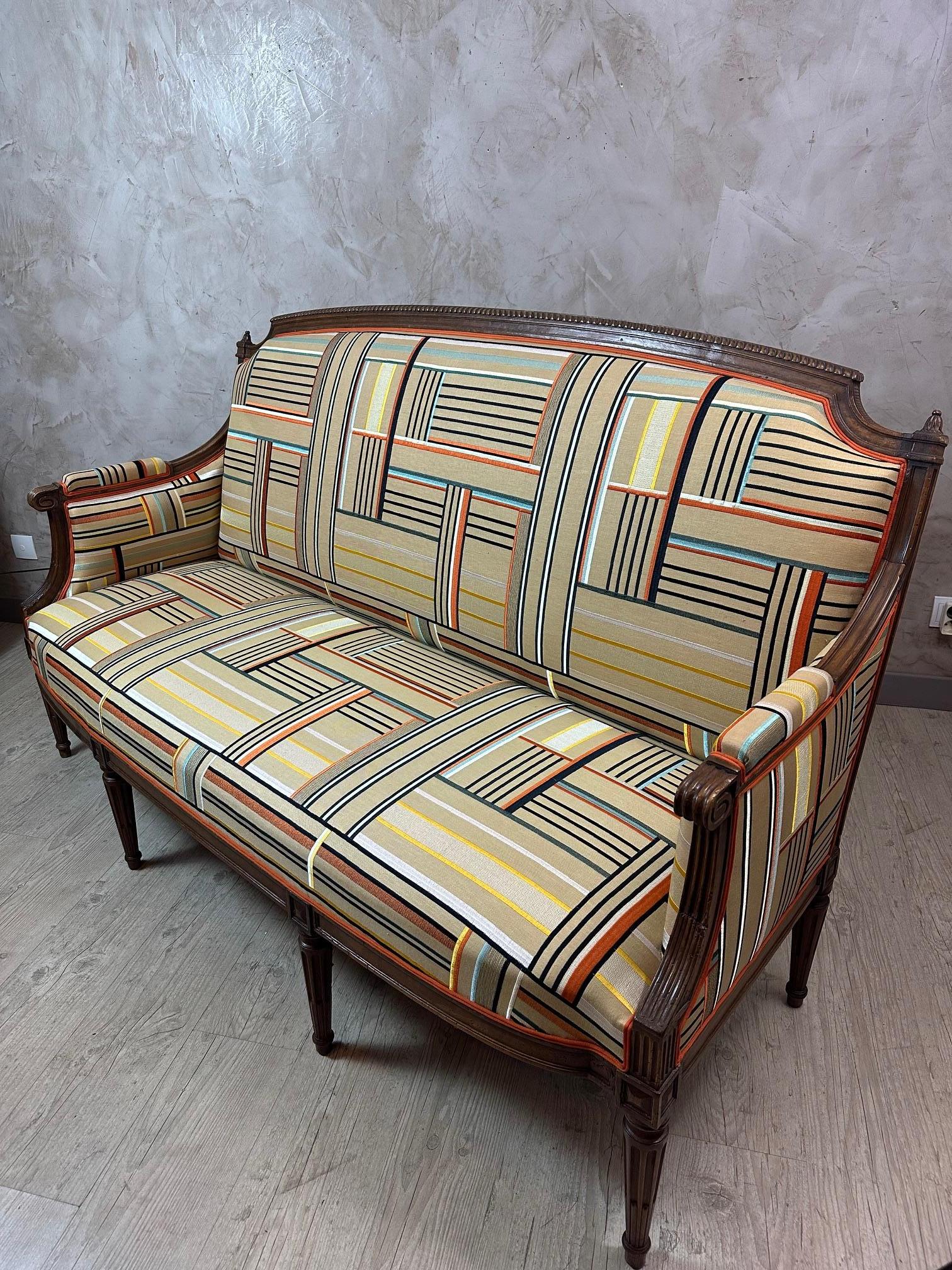 20ème siècle Français Style Louis XVI Canape retapissé en vente 12
