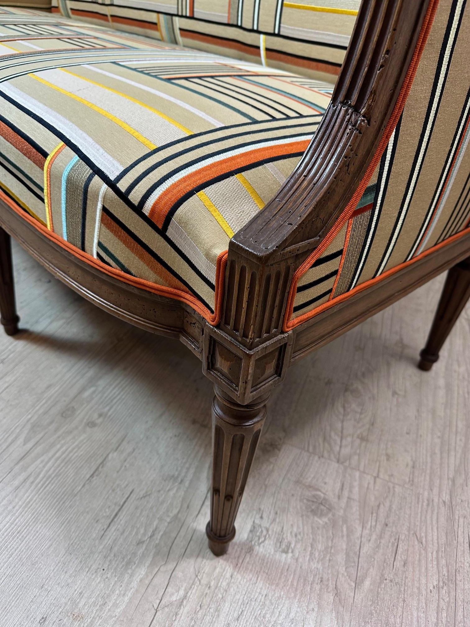 20ème siècle Français Style Louis XVI Canape retapissé en vente 14