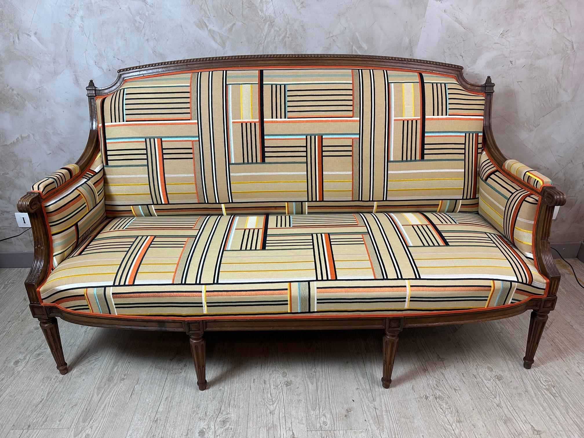 20ème siècle Français Style Louis XVI Canape retapissé Bon état - En vente à LEGNY, FR