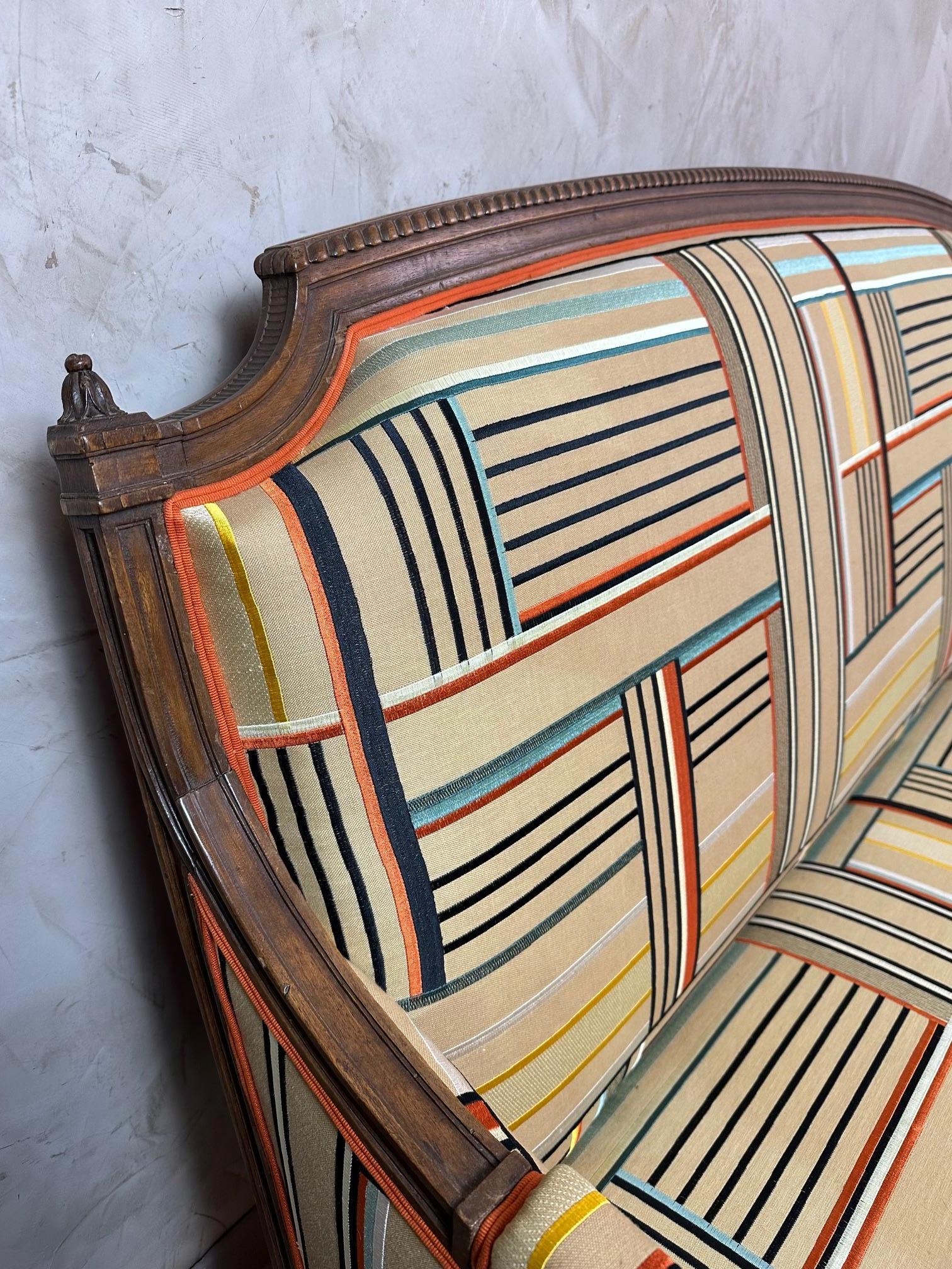 20ème siècle Français Style Louis XVI Canape retapissé en vente 2