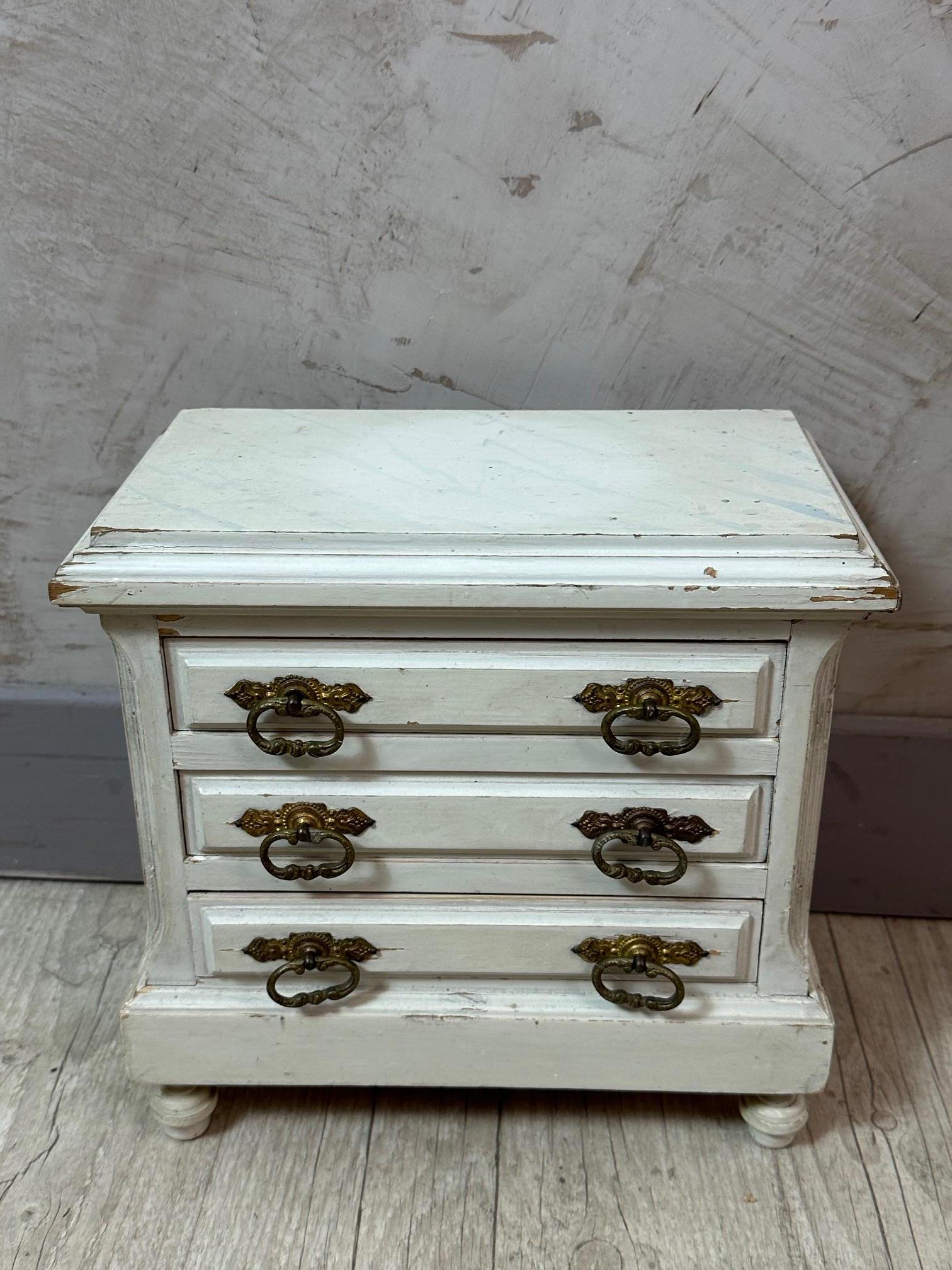 20th century French Louis XVI style Set of Wooden Doll Furniture, 1930s For Sale 8