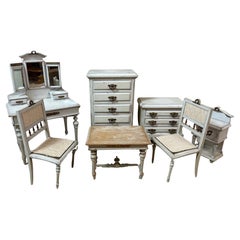 20e siècle Ensemble de meubles de poupée en bois de style Louis XVI, années 1930
