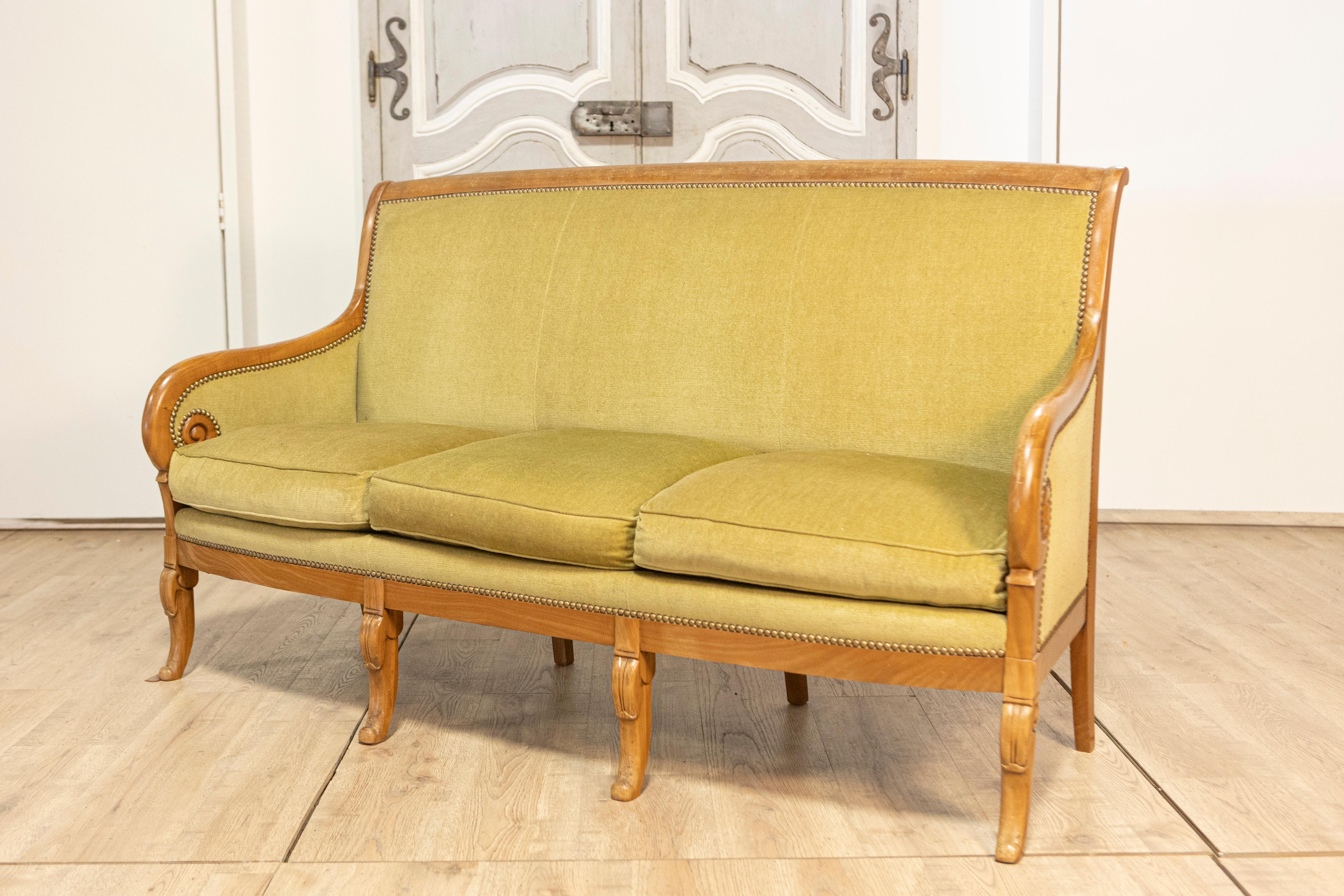 Sofá francés del siglo XX estilo Luis XVI Tapicería en venta