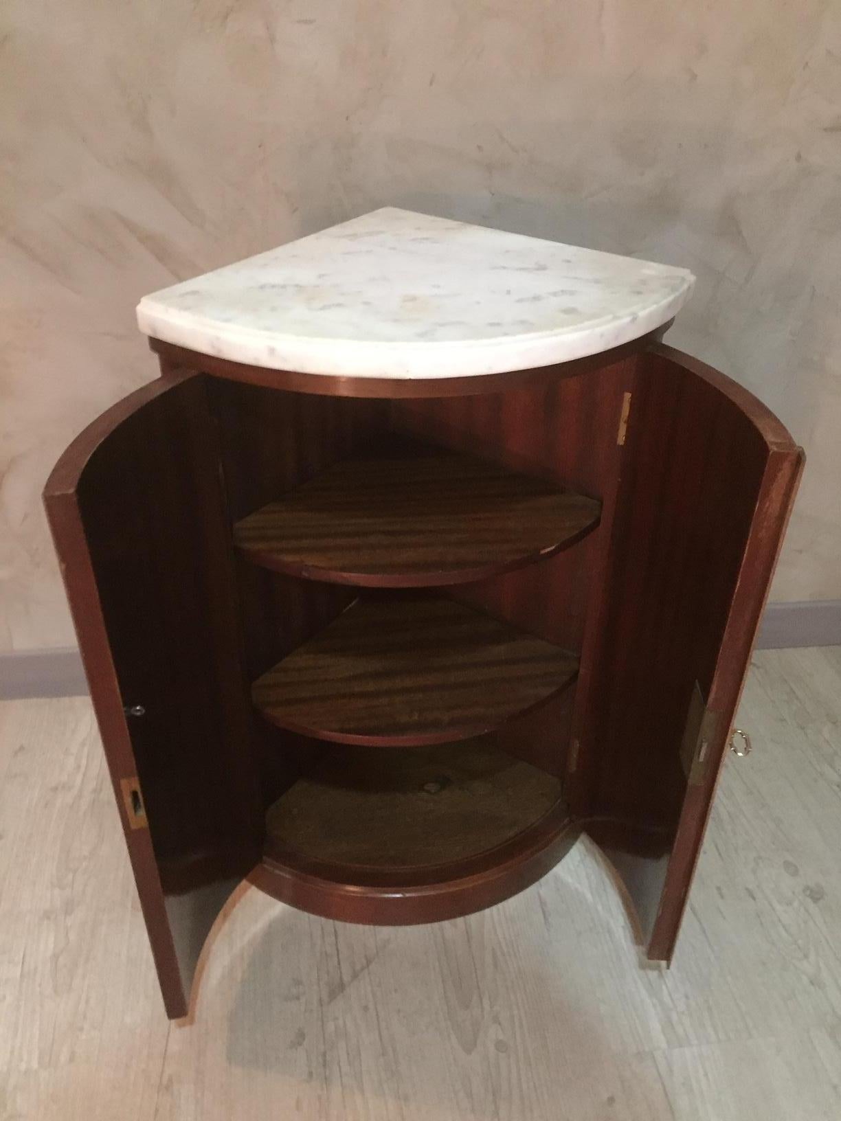 20th Century, French Mahogany Corner Cupboard with Marble Top, 1930s (Mitte des 20. Jahrhunderts)