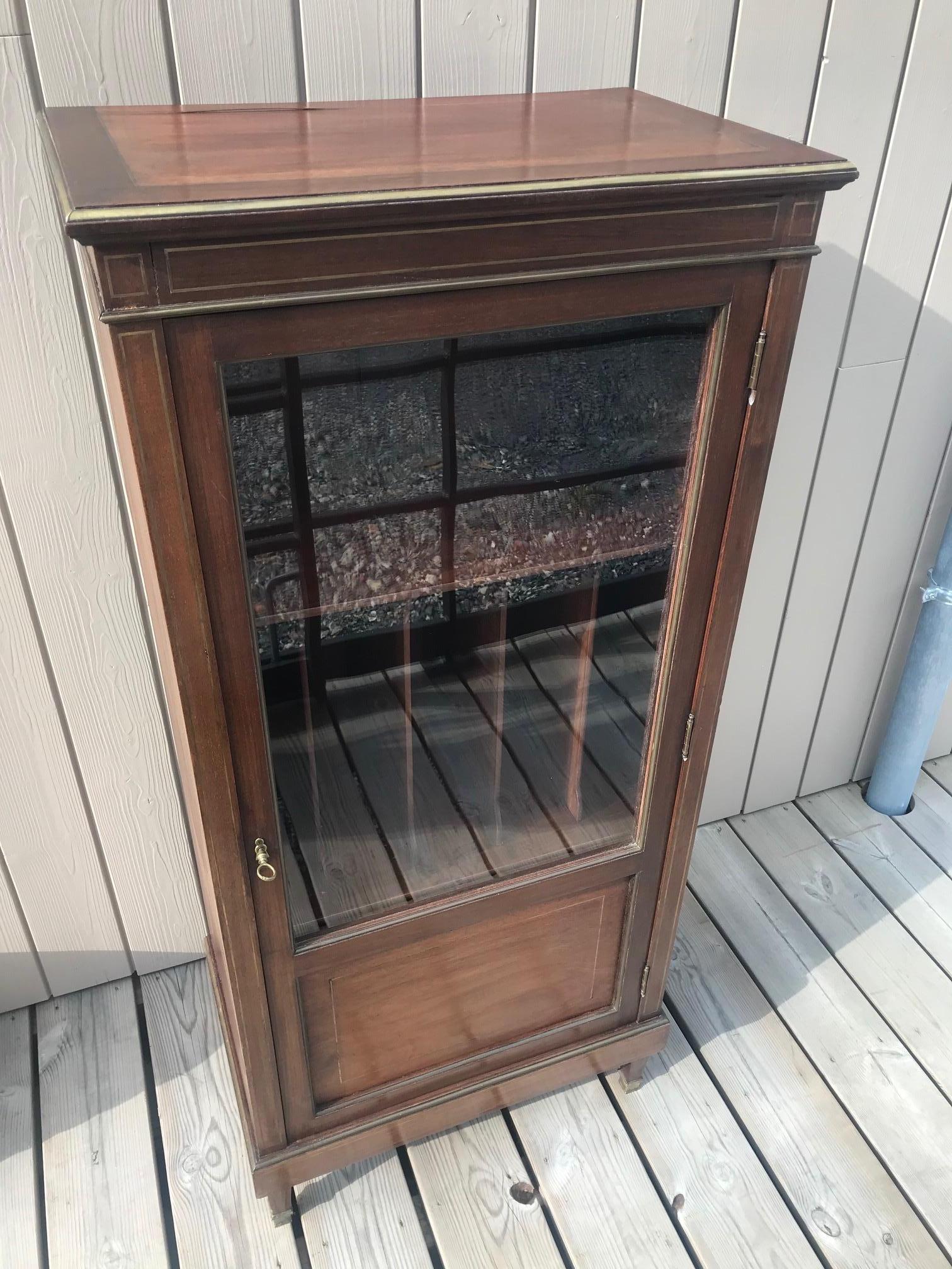 20th Century French Mahogany Empire Style Vitrine, 1920s In Good Condition For Sale In LEGNY, FR