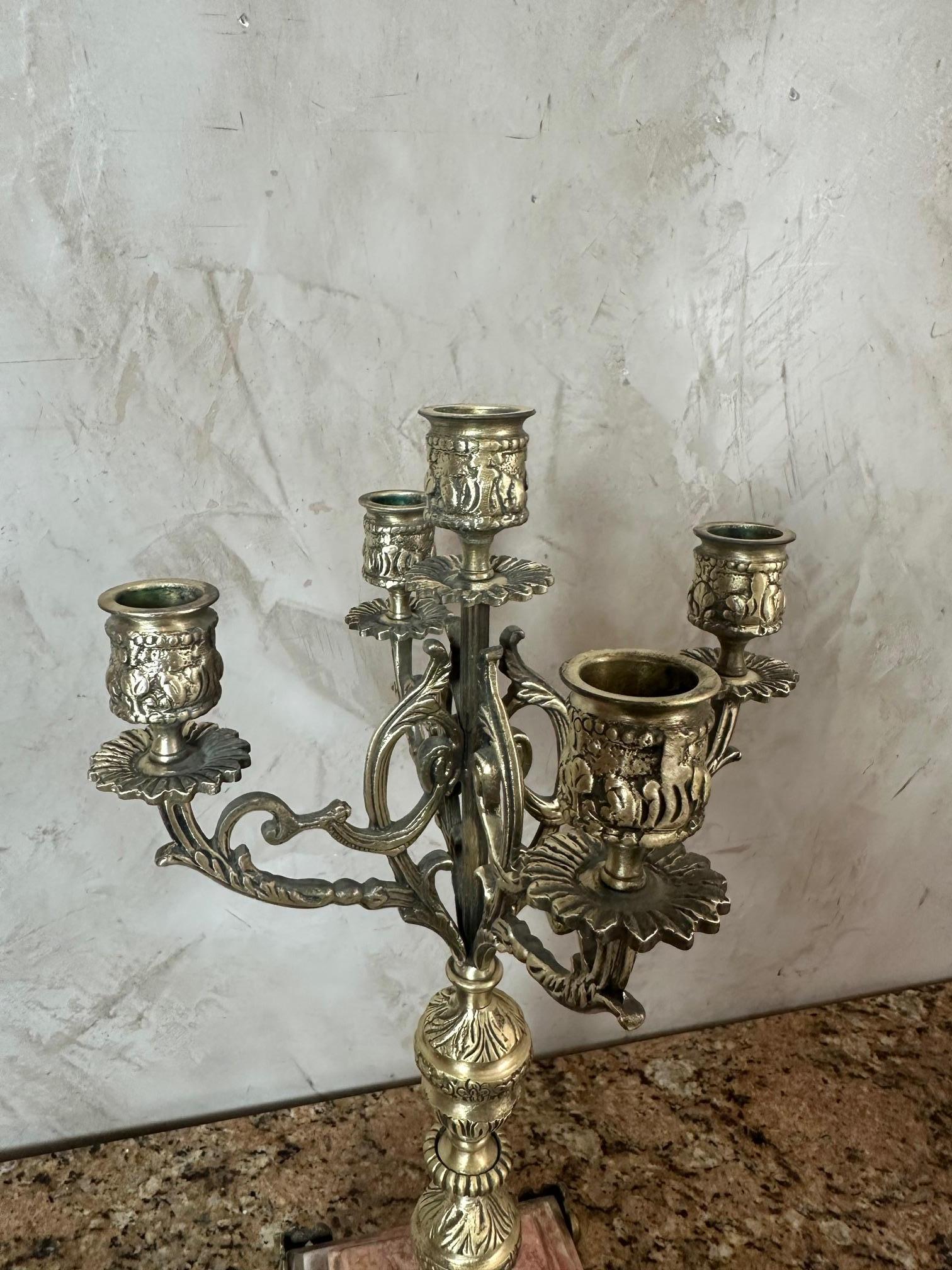 Coppia di candelabri in marmo e metallo dorato del XX secolo, Francia, anni '40 in vendita 4