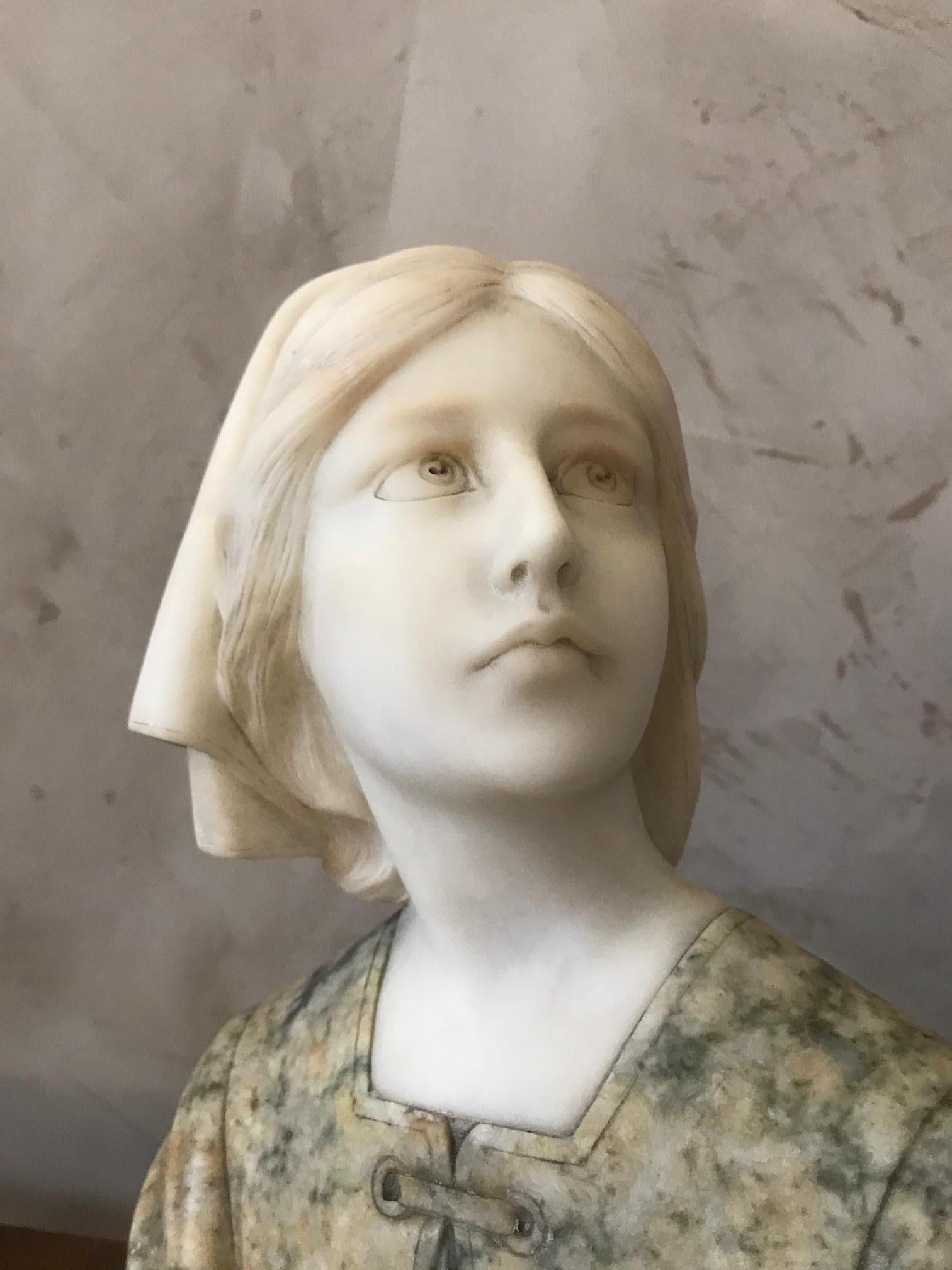 20th Century French Marble Woman Bust, 1920s In Good Condition In LEGNY, FR