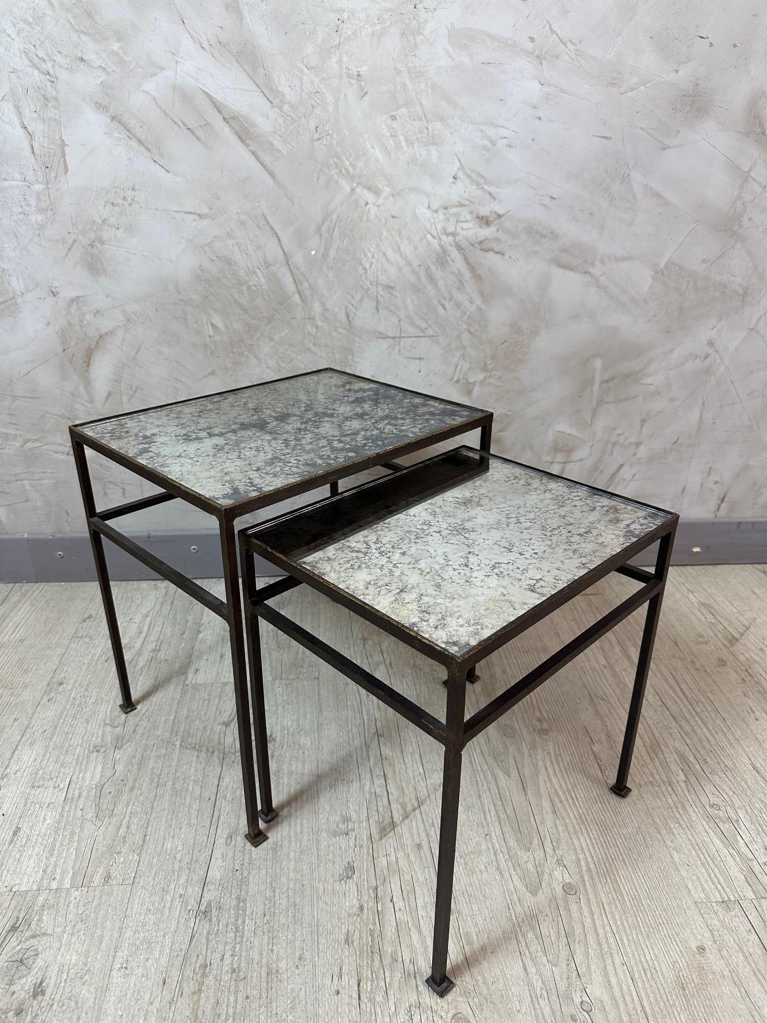 Mesa nido francesa de metal y cristal del siglo XX Francés en venta
