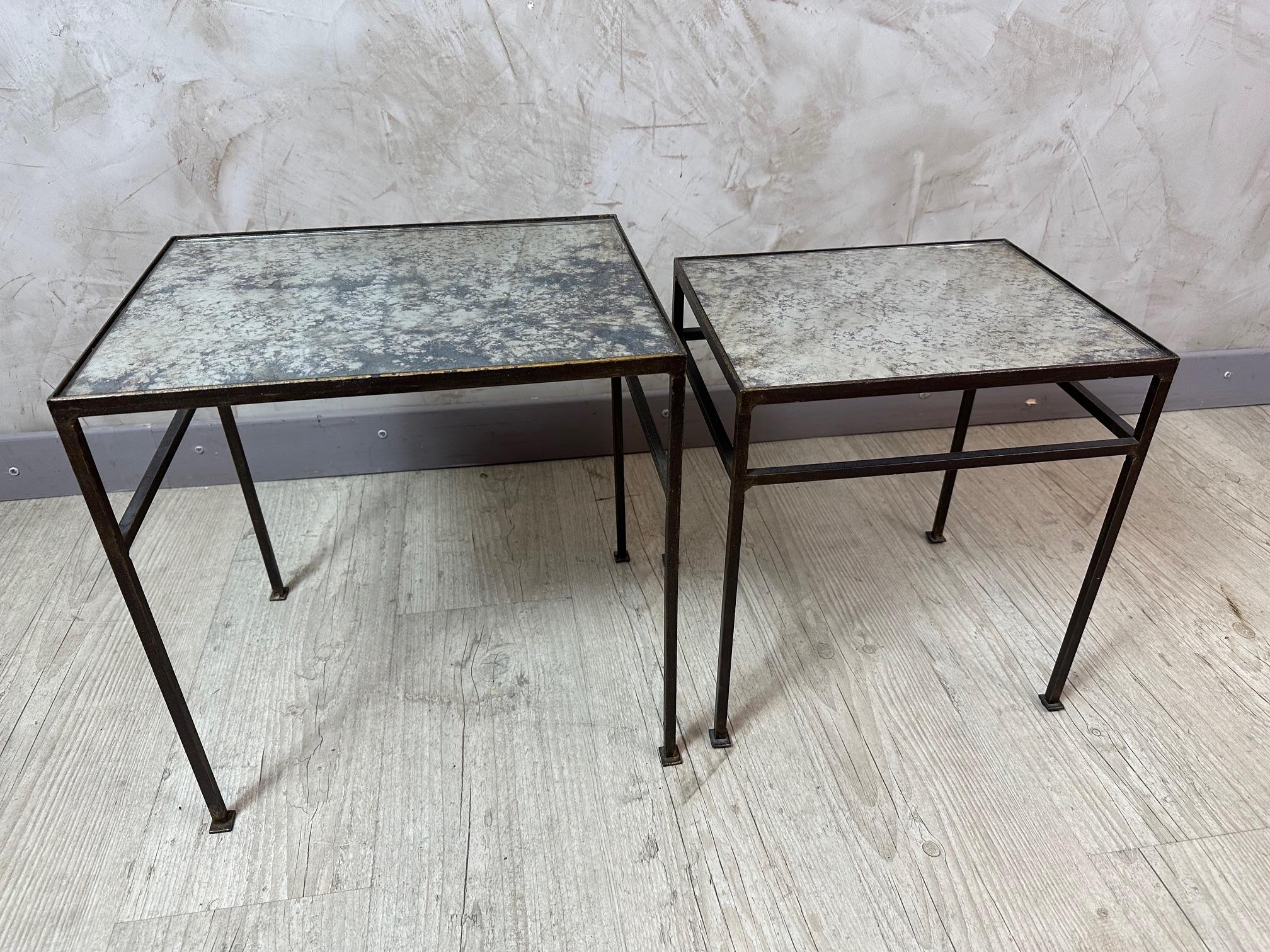 Mesa nido francesa de metal y cristal del siglo XX mediados del siglo XX en venta