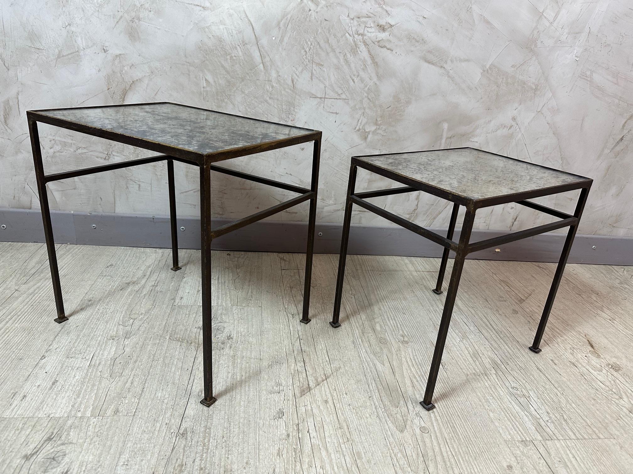Mesa nido francesa de metal y cristal del siglo XX en venta 1