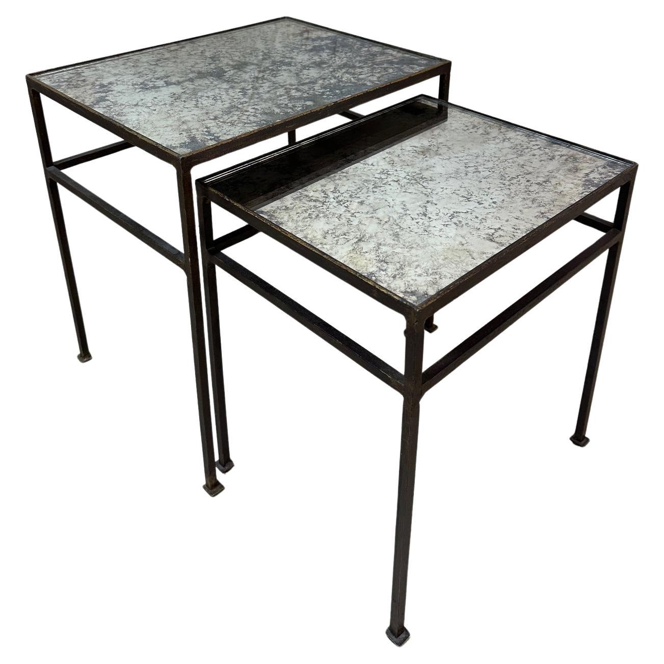 Table gigogne en métal et verre du 20e siècle