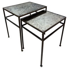 Table gigogne en métal et verre du 20e siècle