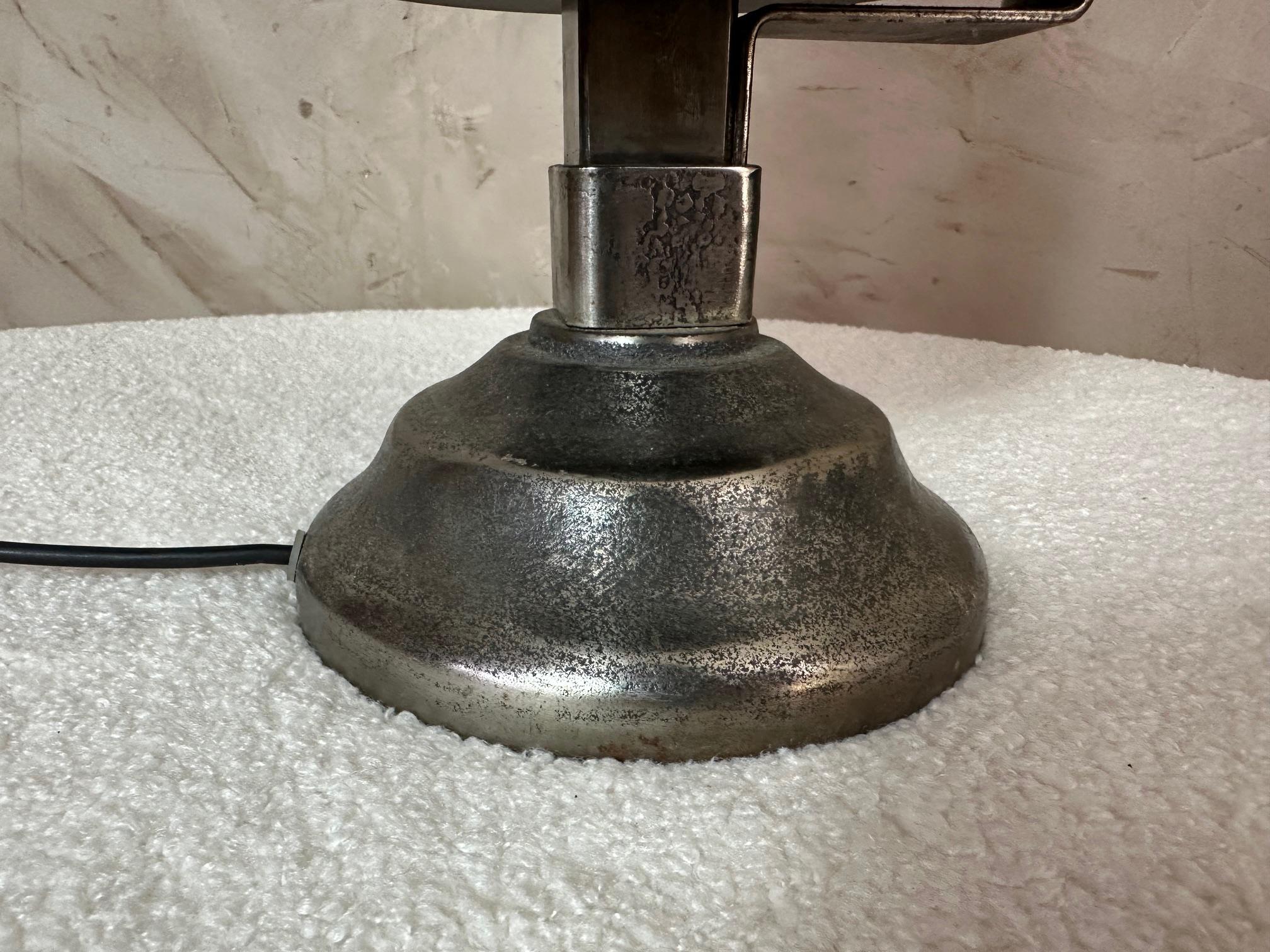 Lampe de table en métal et papier du 20e siècle, années 1920 en vente 6