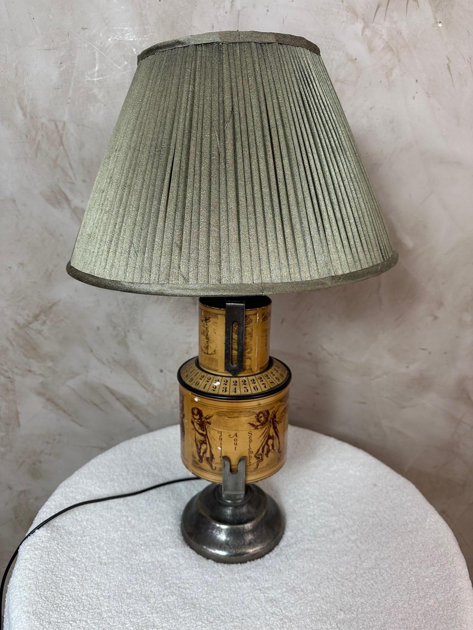Lampe de table en métal et papier du 20e siècle, années 1920 en vente 9