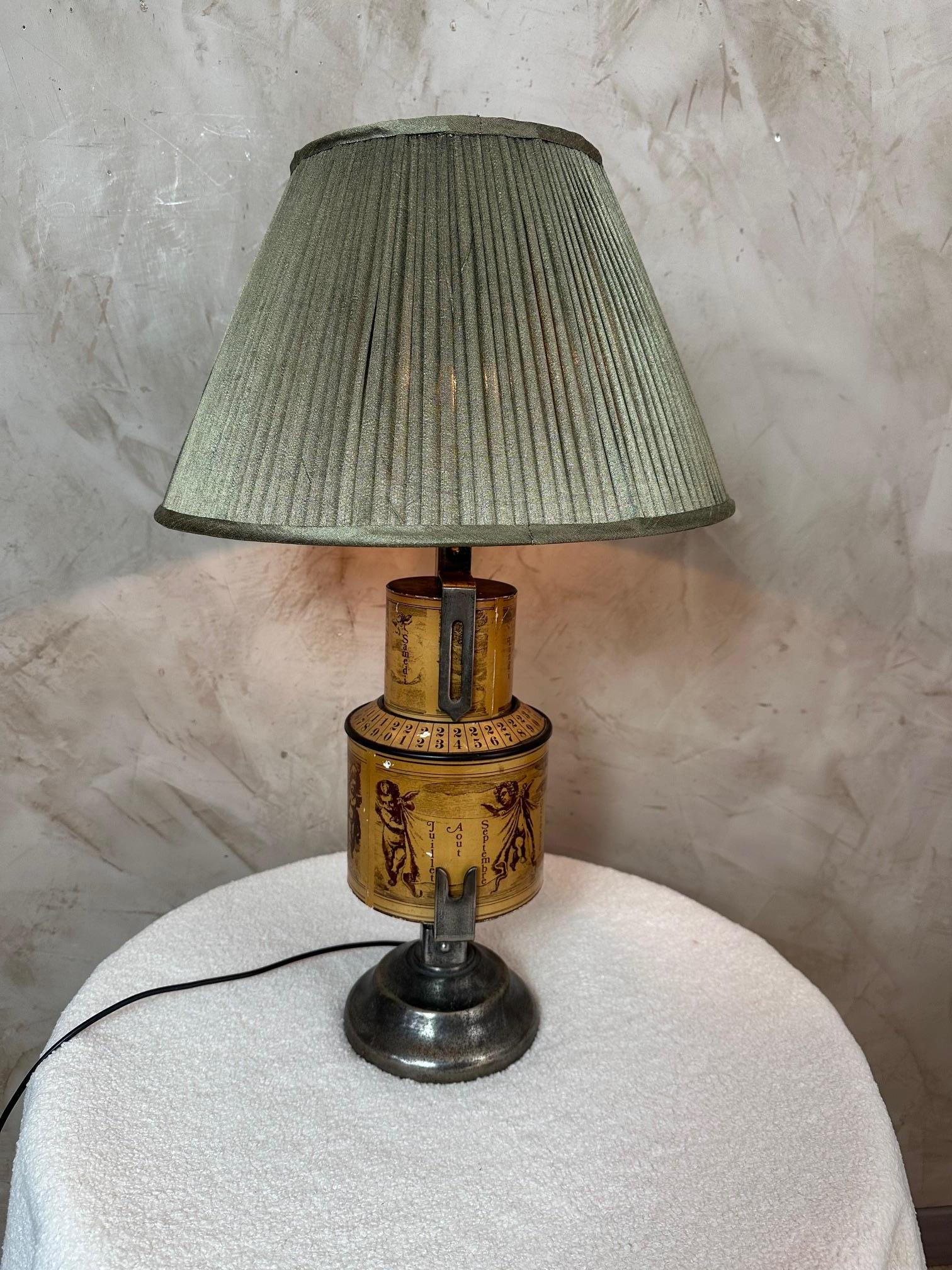 Lampe de table en métal et papier du 20e siècle, années 1920 en vente 10