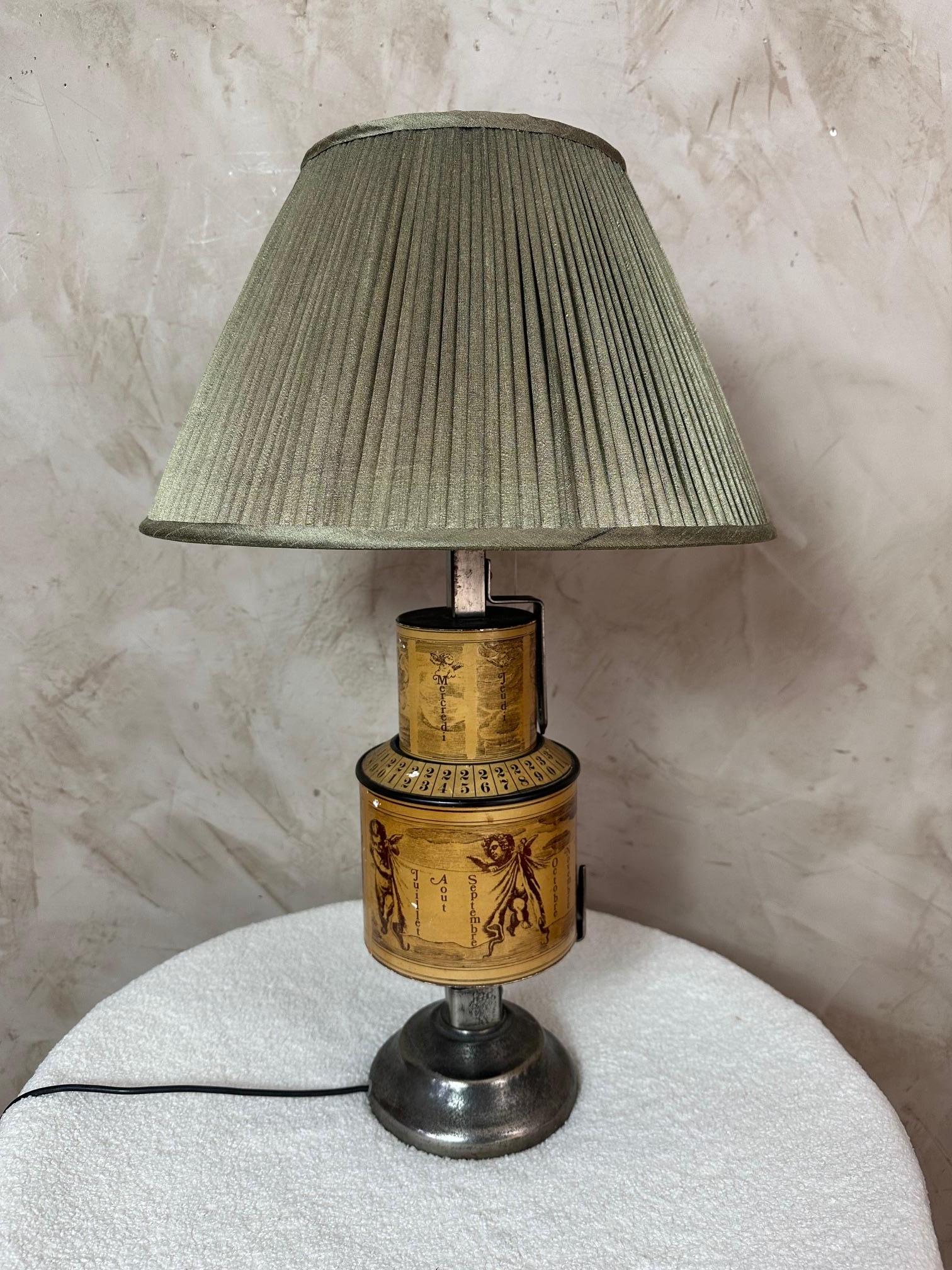 Lampe de table en métal et papier du 20e siècle, années 1920 Bon état - En vente à LEGNY, FR