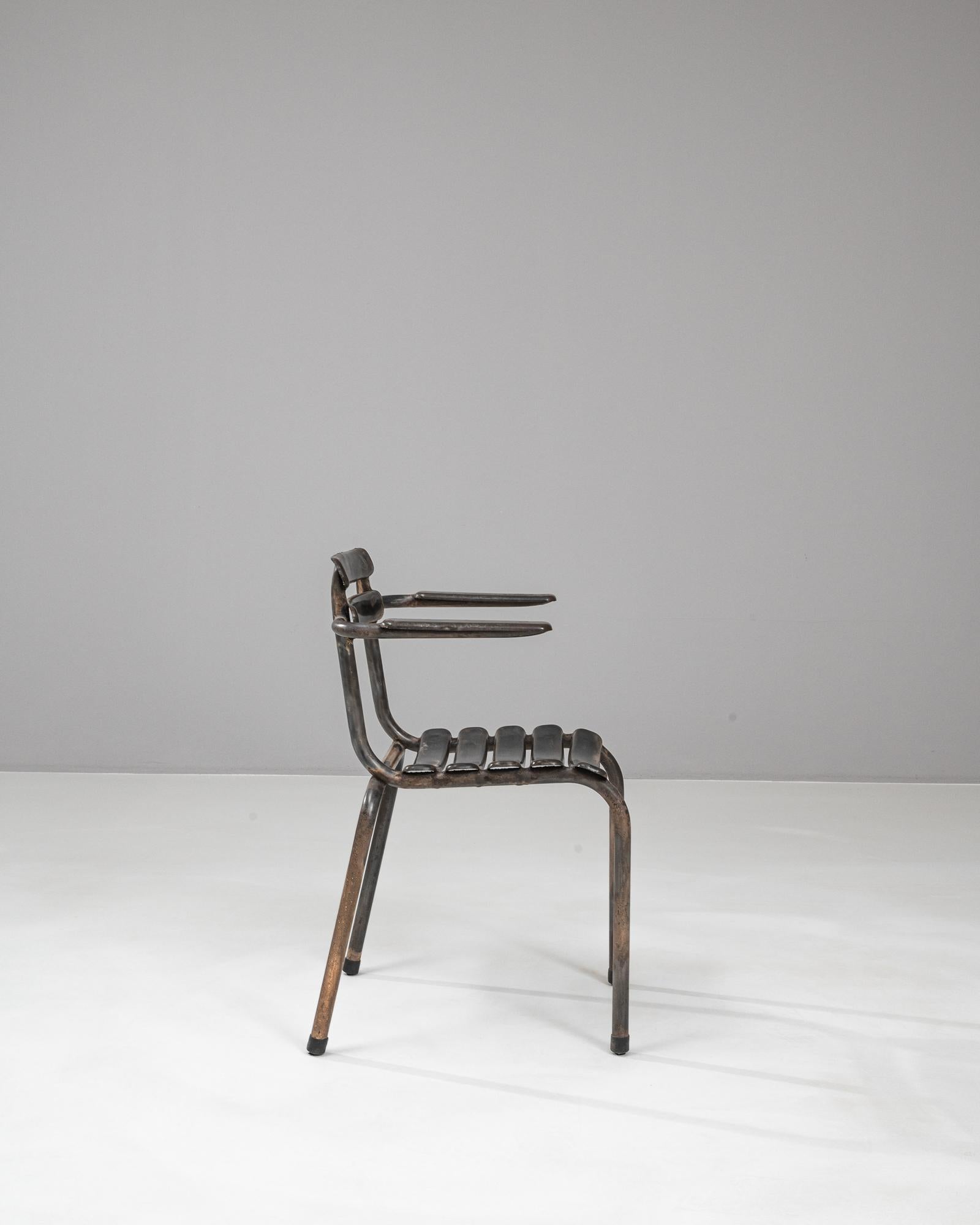 Chaise en métal française du 20e siècle Bon état - En vente à High Point, NC