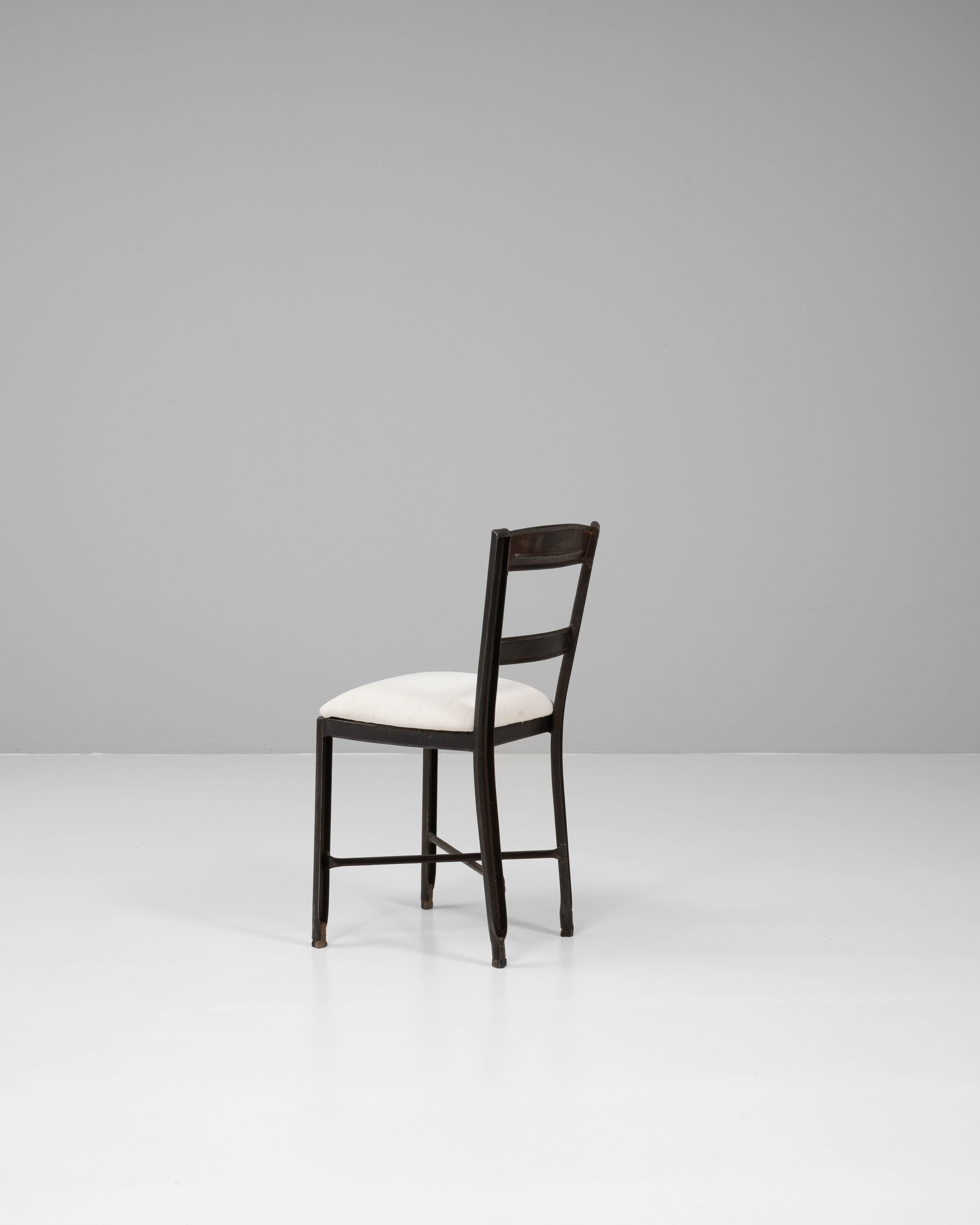 Französischer Metallstuhl des 20. Jahrhunderts mit gepolstertem Sitz im Angebot 2