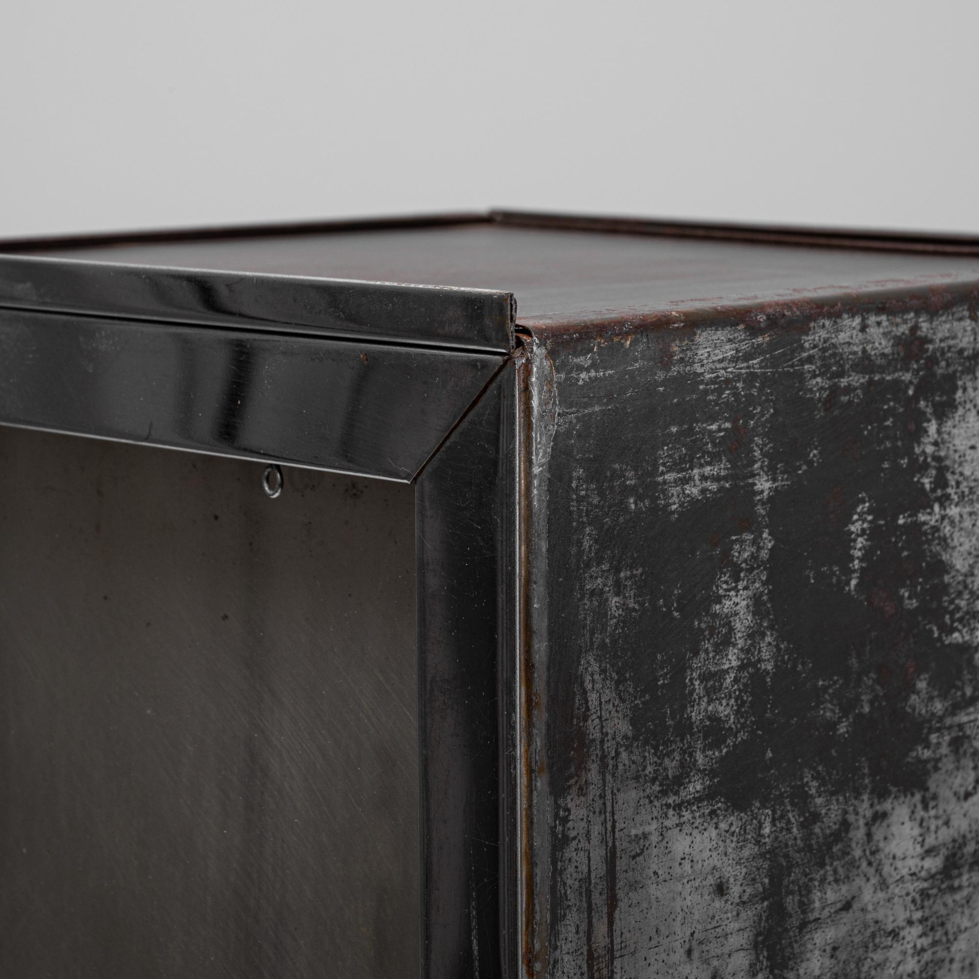 Cafetière en métal française du 20e siècle en vente 4