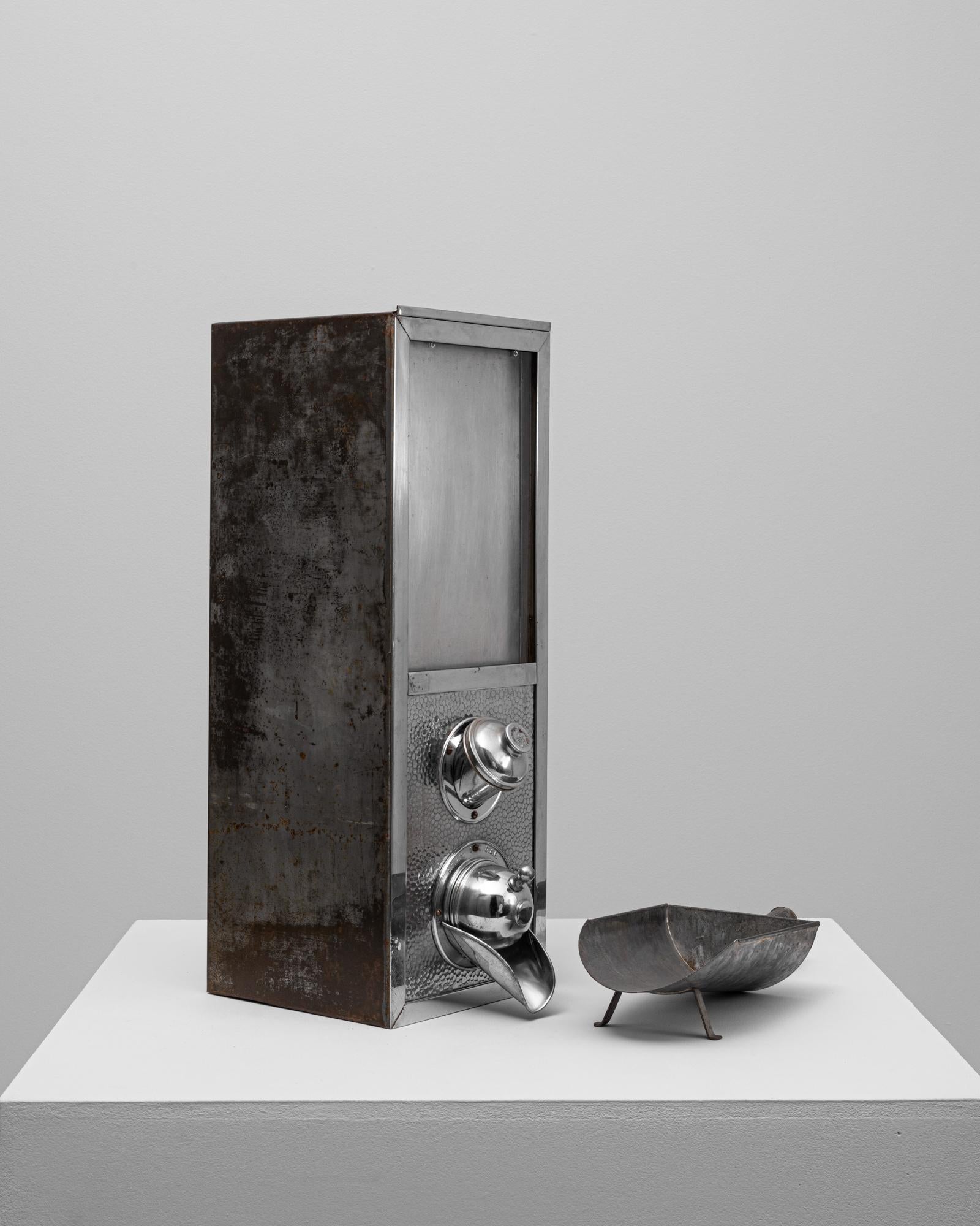 Cafetière en métal française du 20e siècle Bon état - En vente à High Point, NC