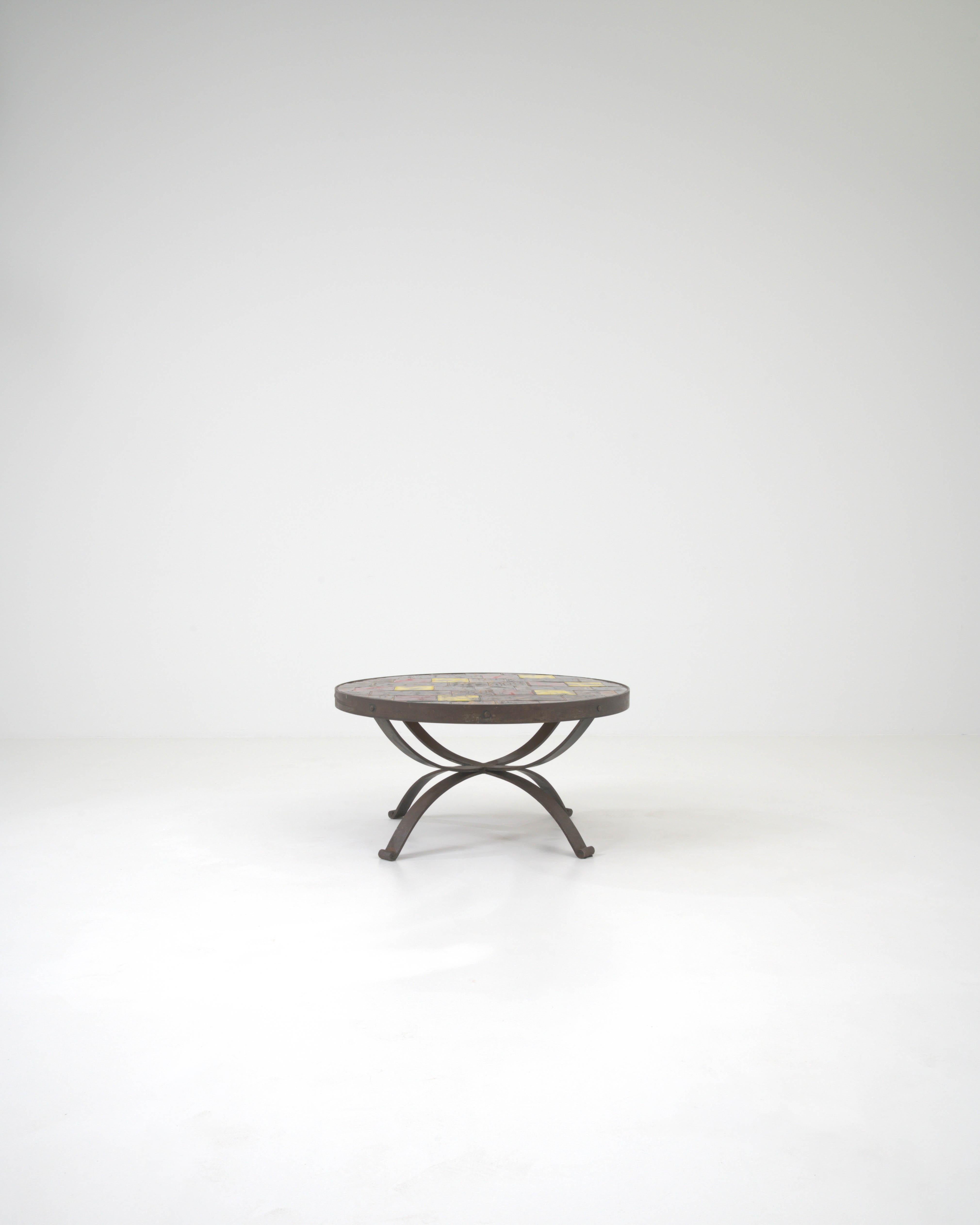 Table basse en métal du 20e siècle avec plateau en céramique Bon état - En vente à High Point, NC