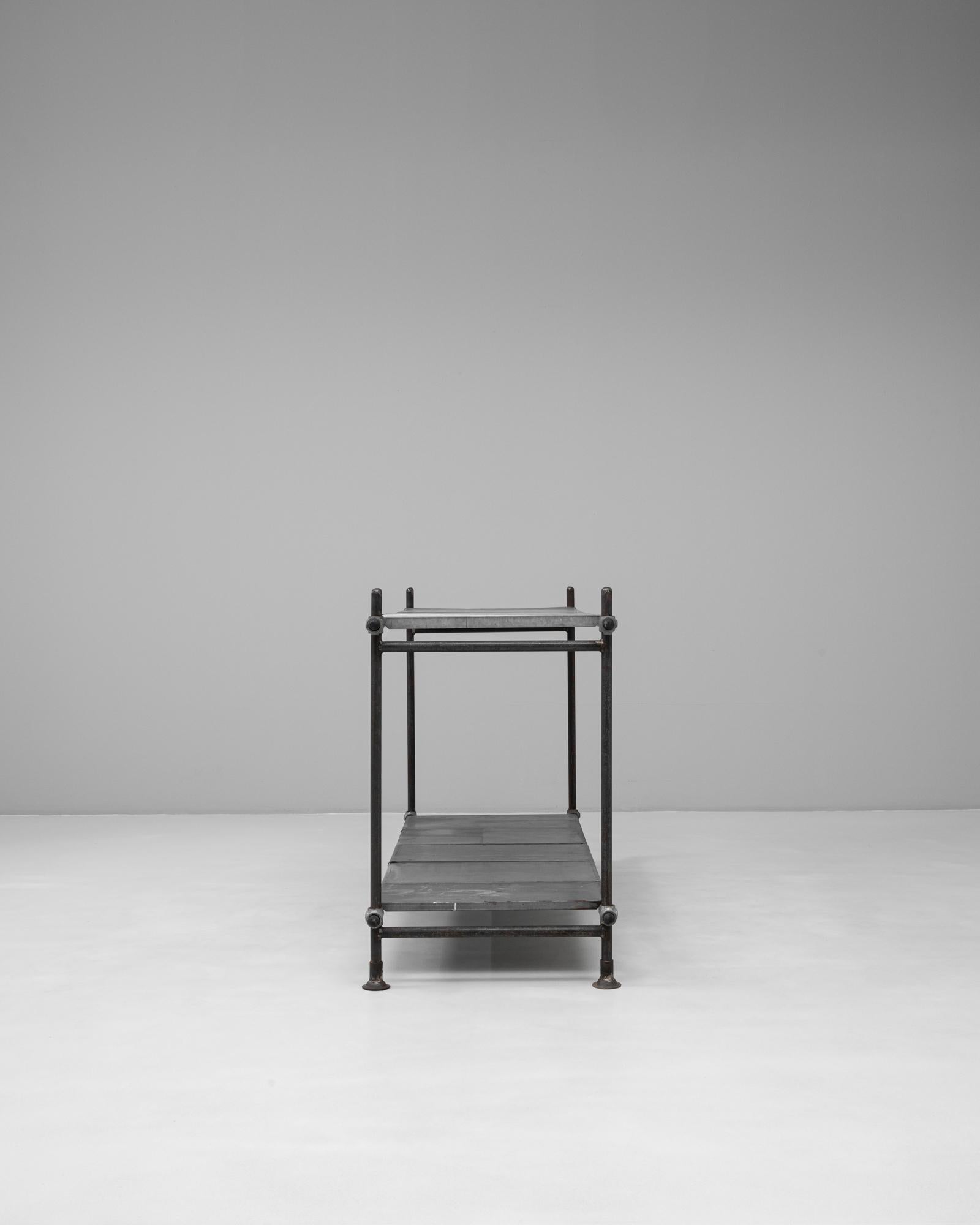 Consola francesa de metal del siglo XX con tablero de cinc en Bueno estado para la venta en High Point, NC