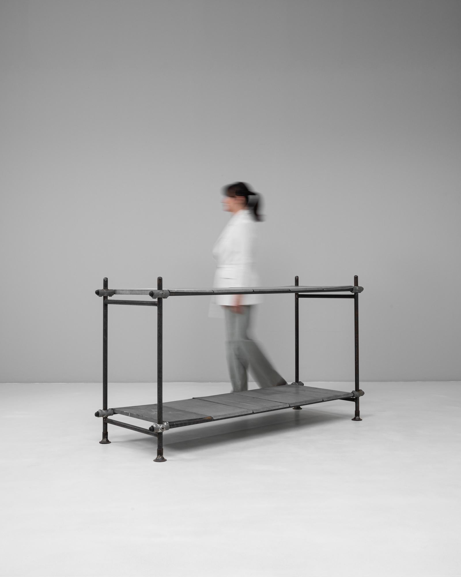 Consola francesa de metal del siglo XX con tablero de cinc en venta 1