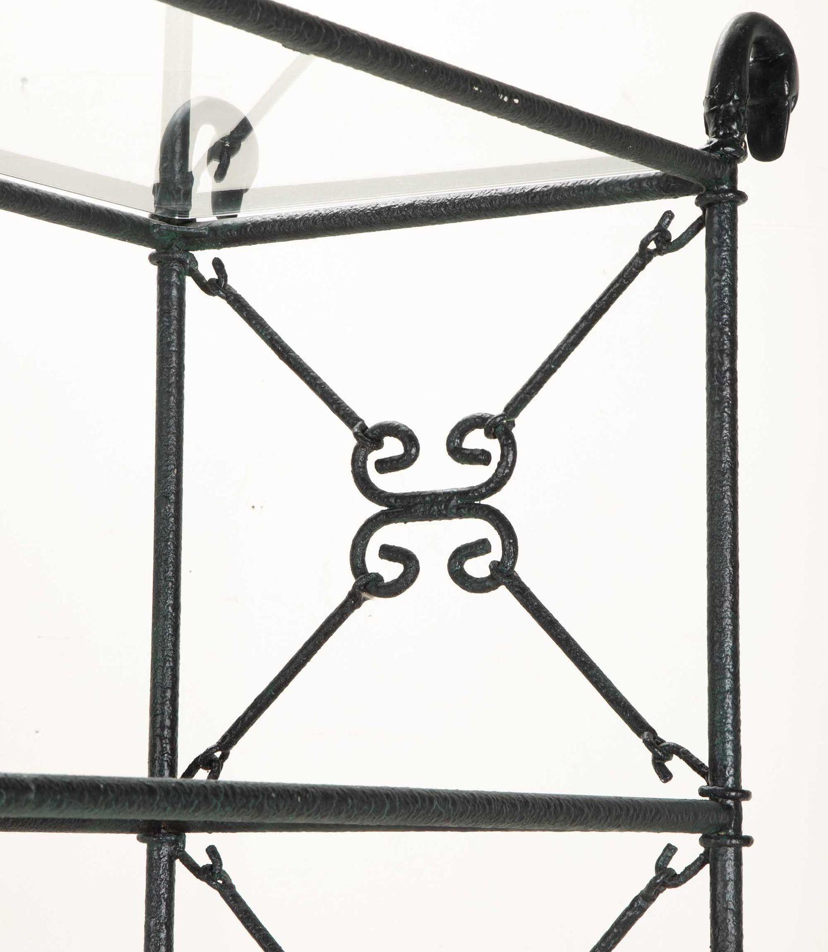 Scaffali da esposizione Etagère in metallo del XX secolo in vendita 2