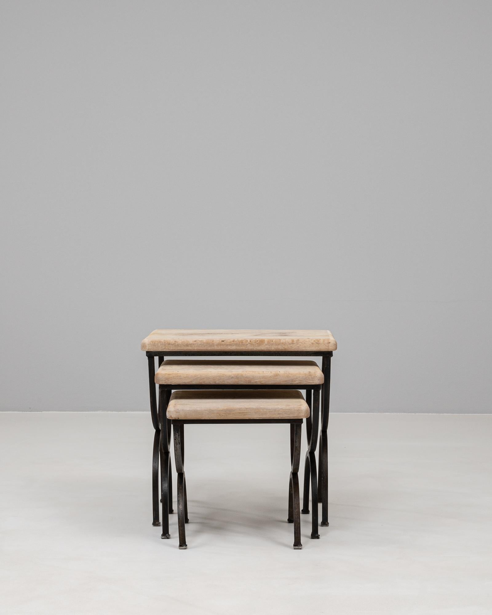 20th Century French Metal Nesting Tables With Wooden Tops, Set of 3 Bon état - En vente à High Point, NC