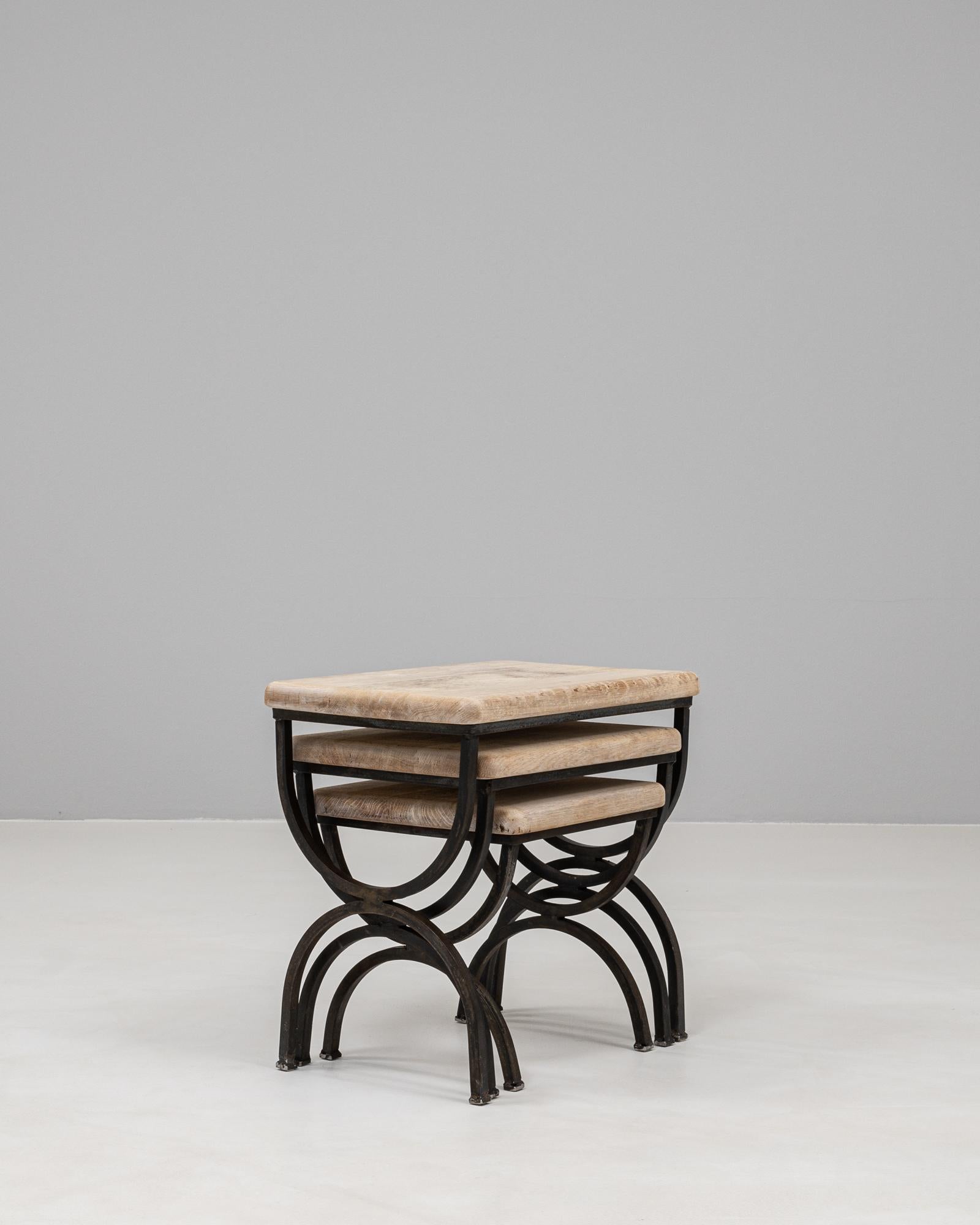 20th Century French Metal Nesting Tables With Wooden Tops, Set of 3 en vente 1