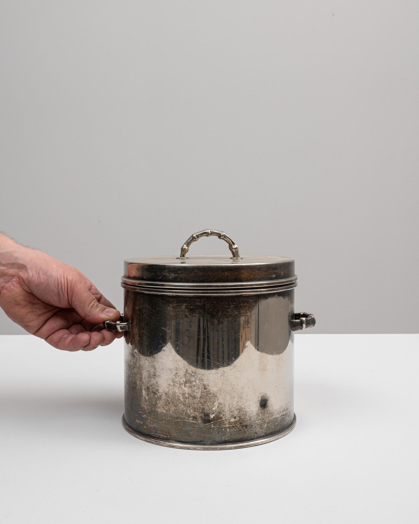 Français Pot français du 20ème siècle avec couvercle en vente