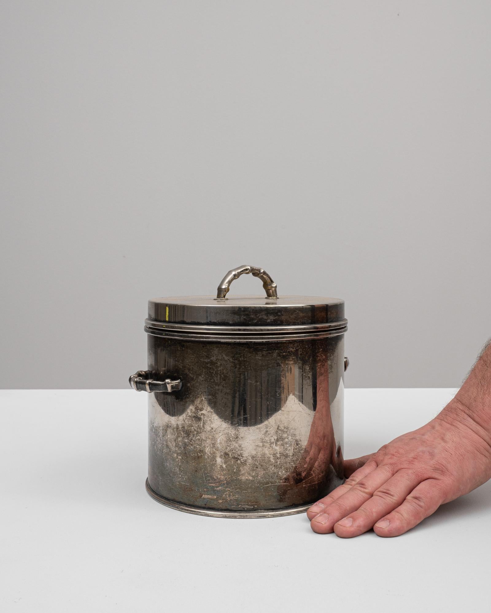 Métal Pot français du 20ème siècle avec couvercle en vente