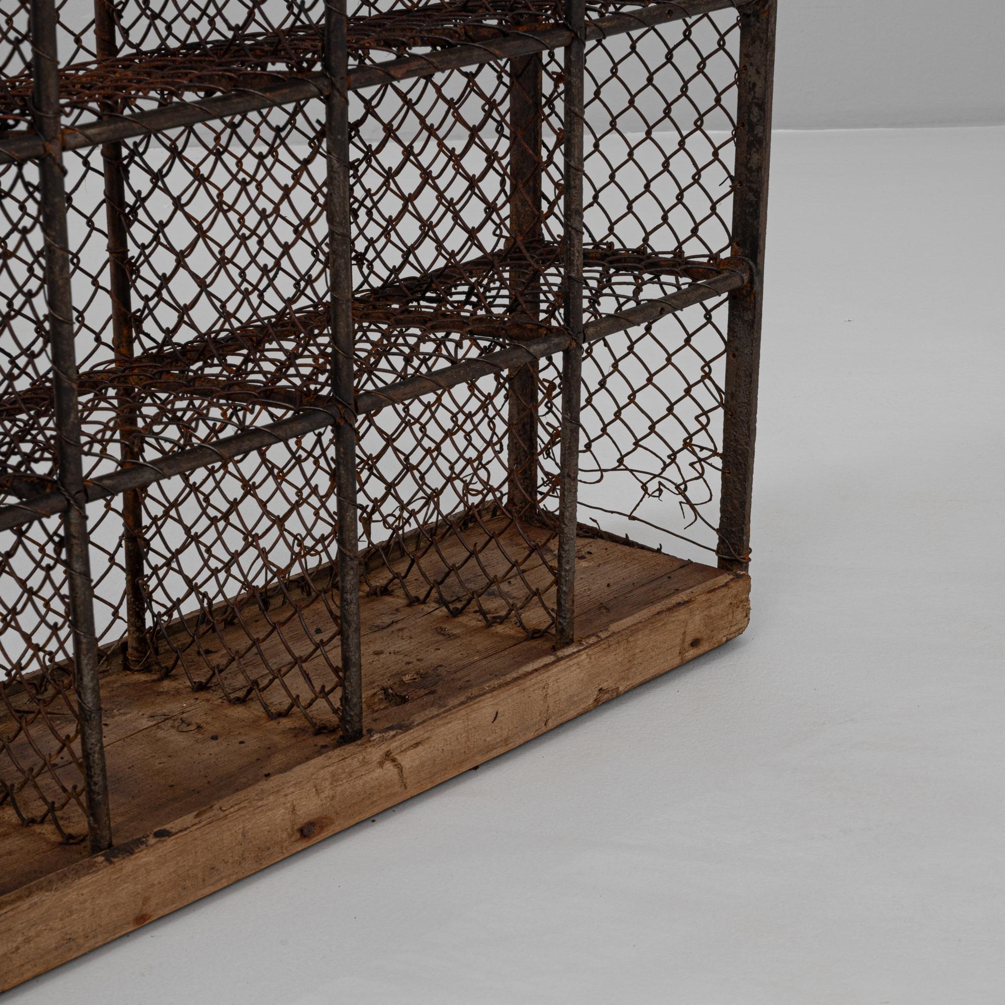 Scaffale francese del XX secolo in metallo con base in legno in vendita 3