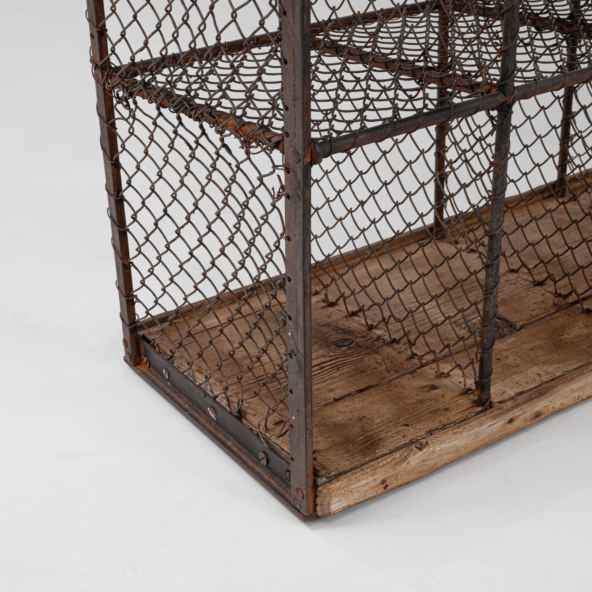 Scaffale francese del XX secolo in metallo con base in legno in vendita 3