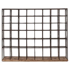 Scaffale francese del XX secolo in metallo con base in legno