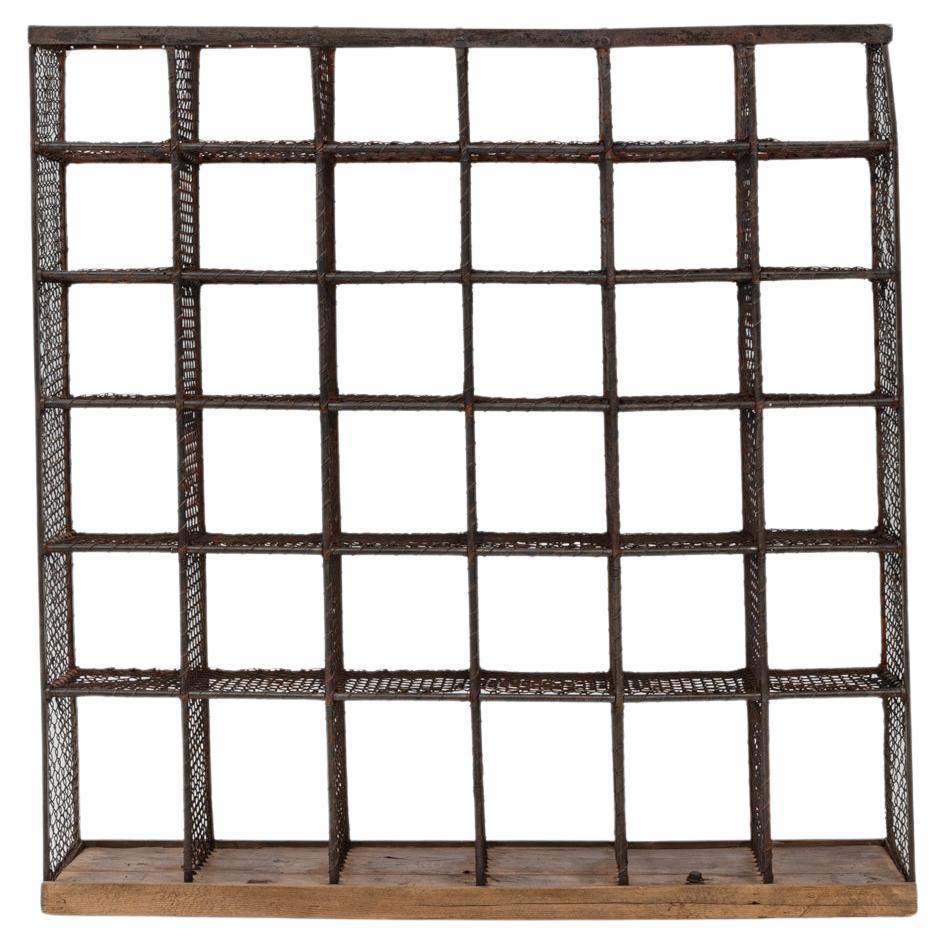 Scaffale francese del XX secolo in metallo con base in legno