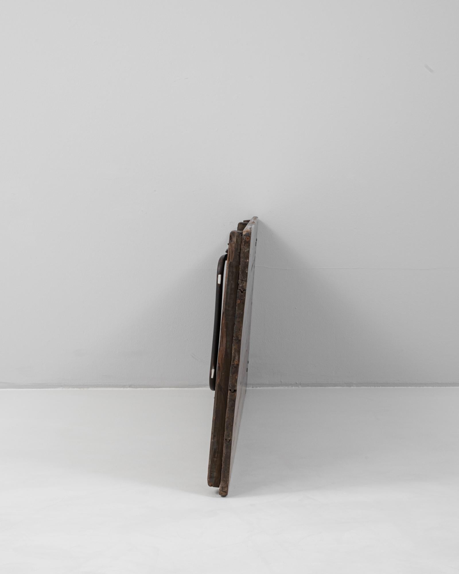 Mesa francesa de metal del siglo XX con tablero de madera en venta 8