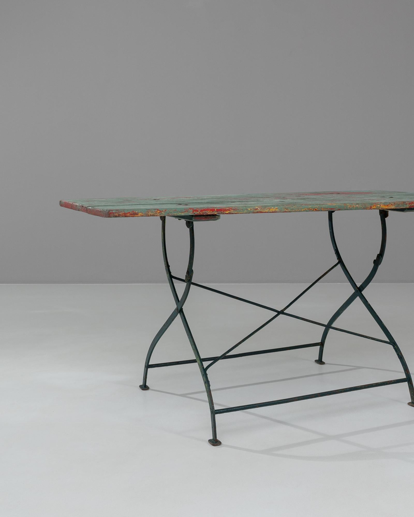 Französischer Metalltisch des 20. Jahrhunderts mit Holzplatte im Angebot 4