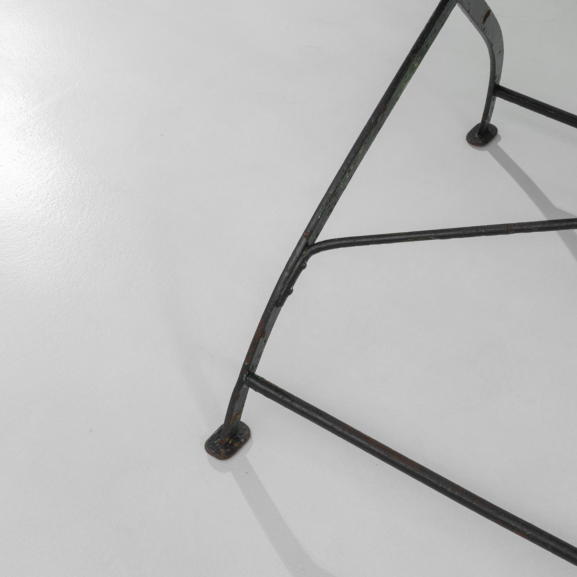 Französischer Metalltisch des 20. Jahrhunderts mit Holzplatte im Angebot 5