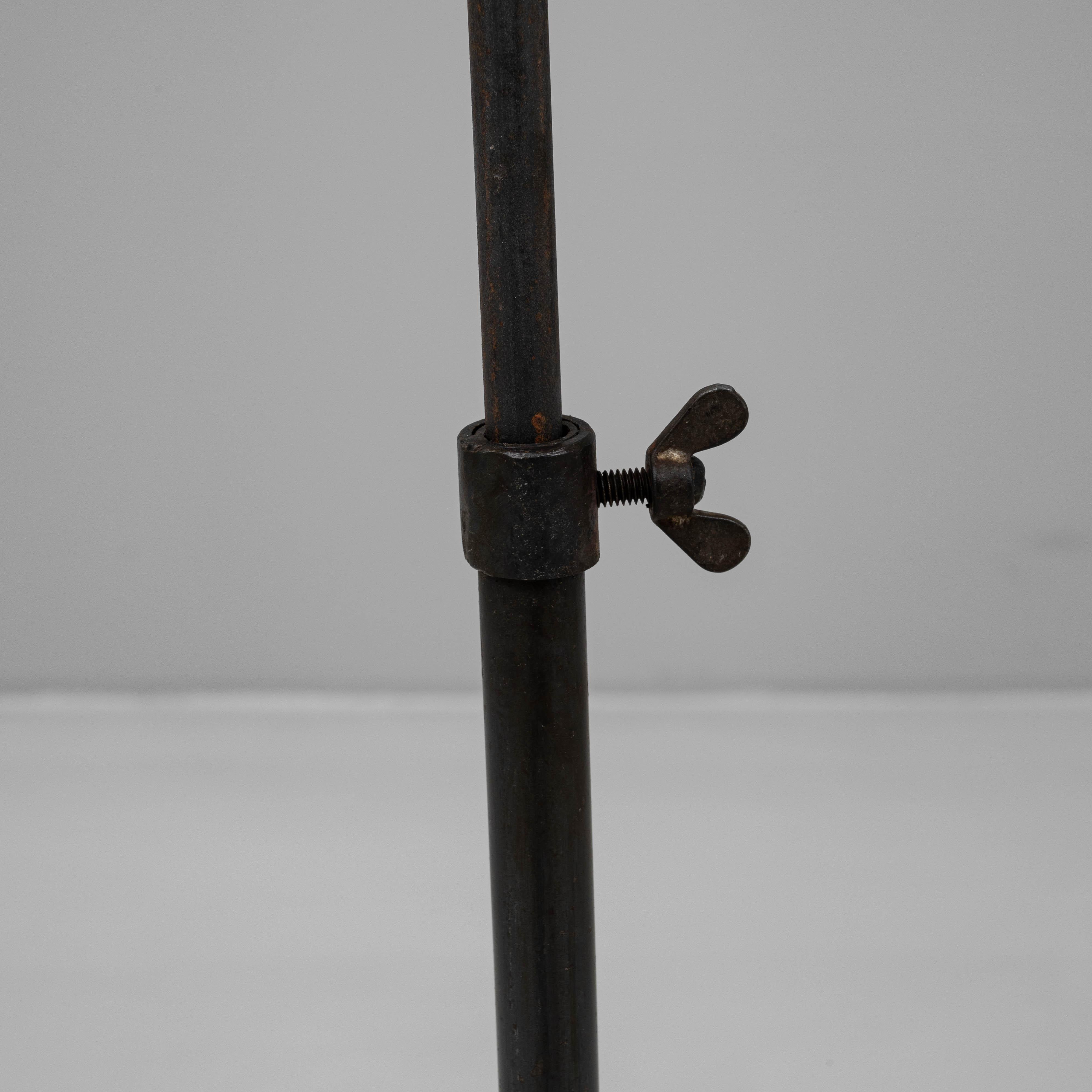 Veleta de metal francesa del siglo XX sobre soporte en venta 7