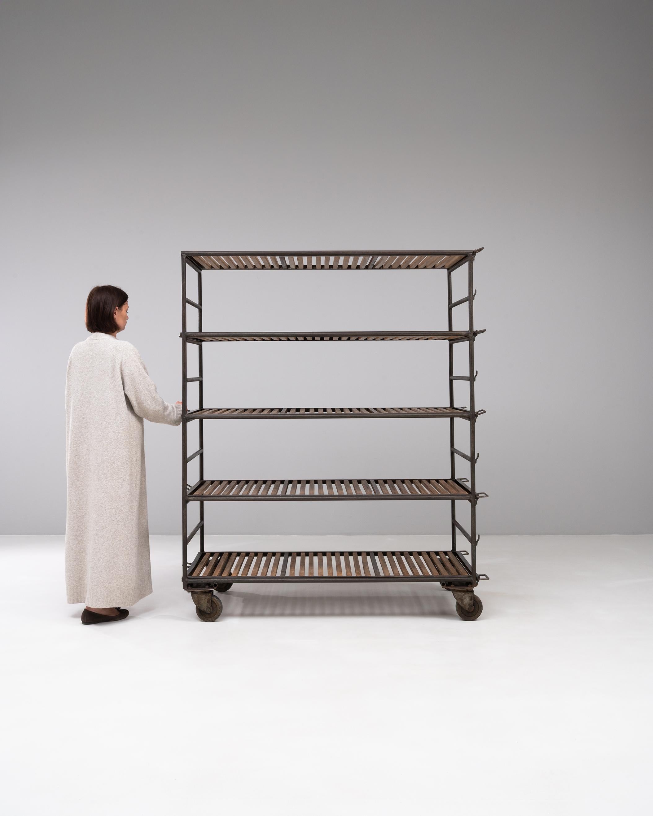 Carrello da forno francese del XX secolo in metallo e legno con ruote In condizioni buone in vendita a High Point, NC