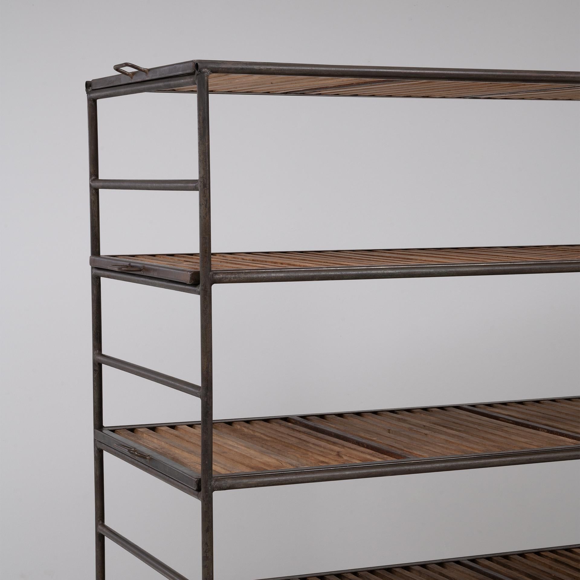 Carrello da forno francese del XX secolo in metallo e legno con ruote in vendita 2