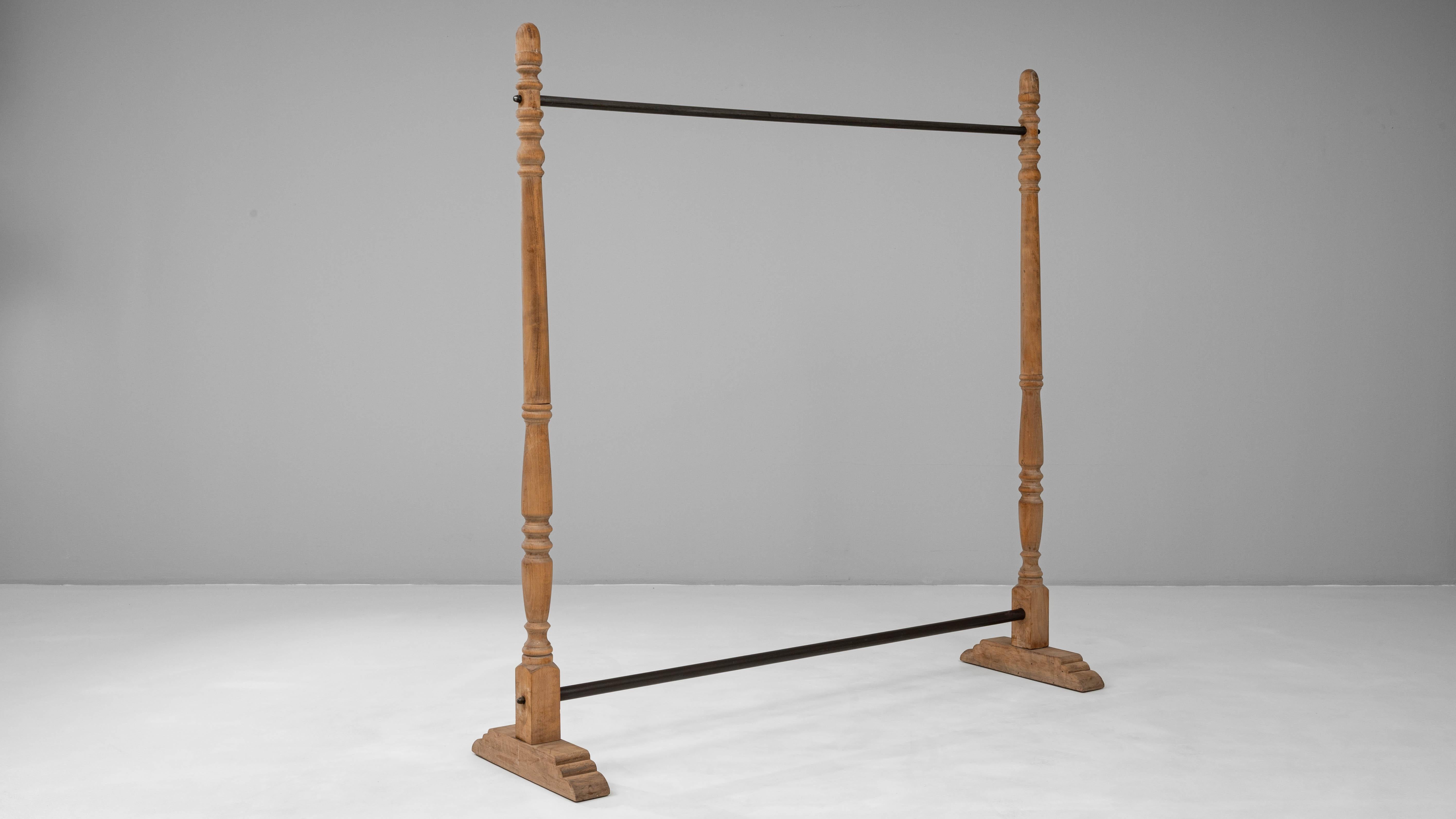 Appendiabiti francese in metallo e legno del XX secolo in vendita 3