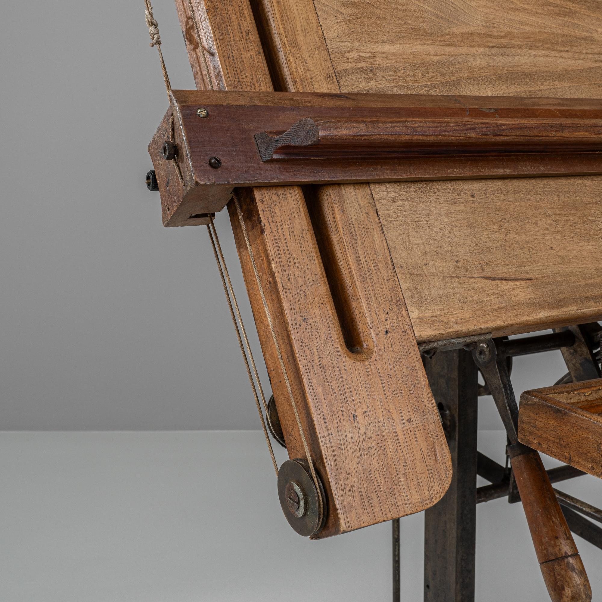 Table à dessin en métal et bois du 20ème siècle 4